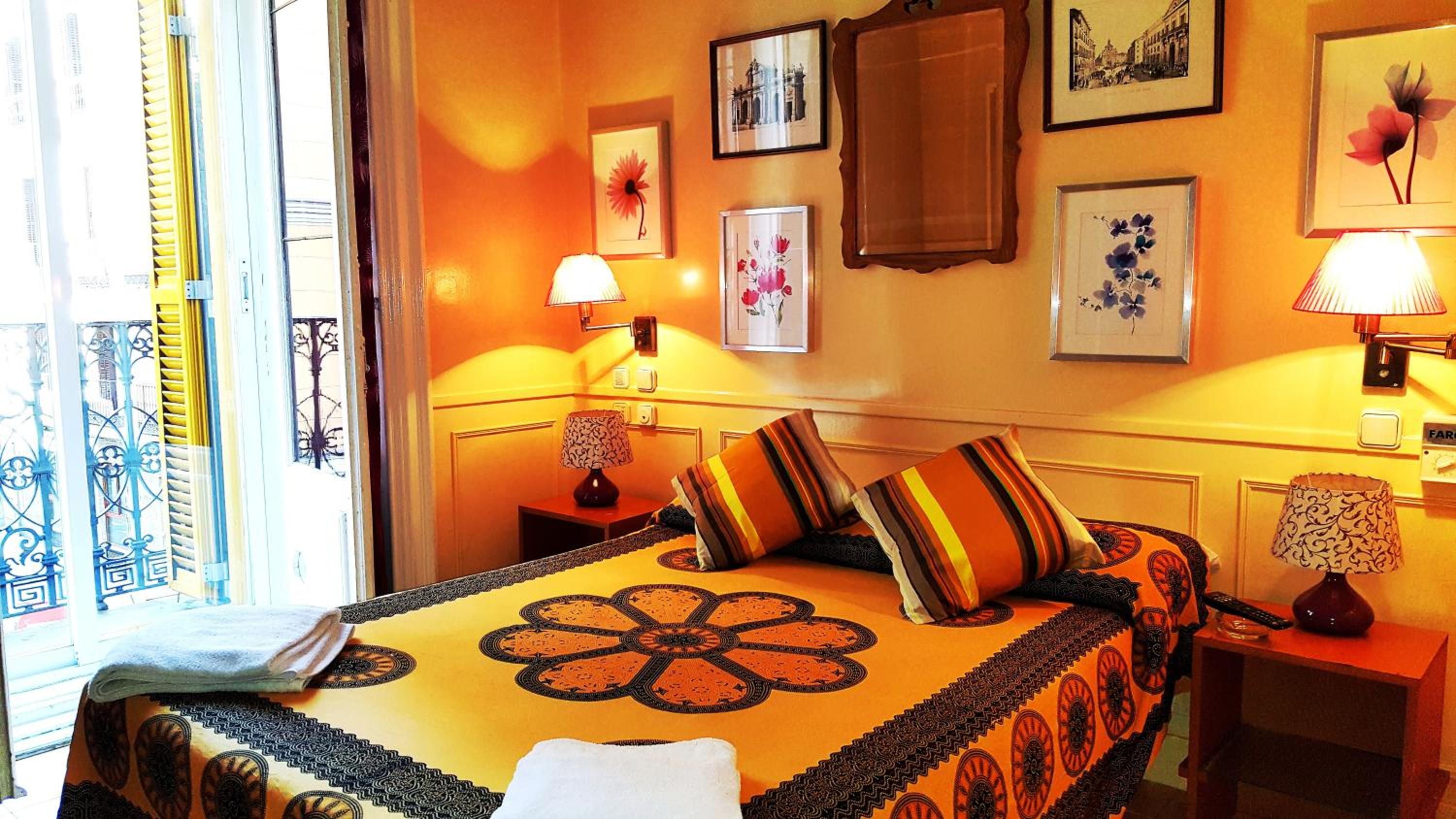Double Room thumbnail 5