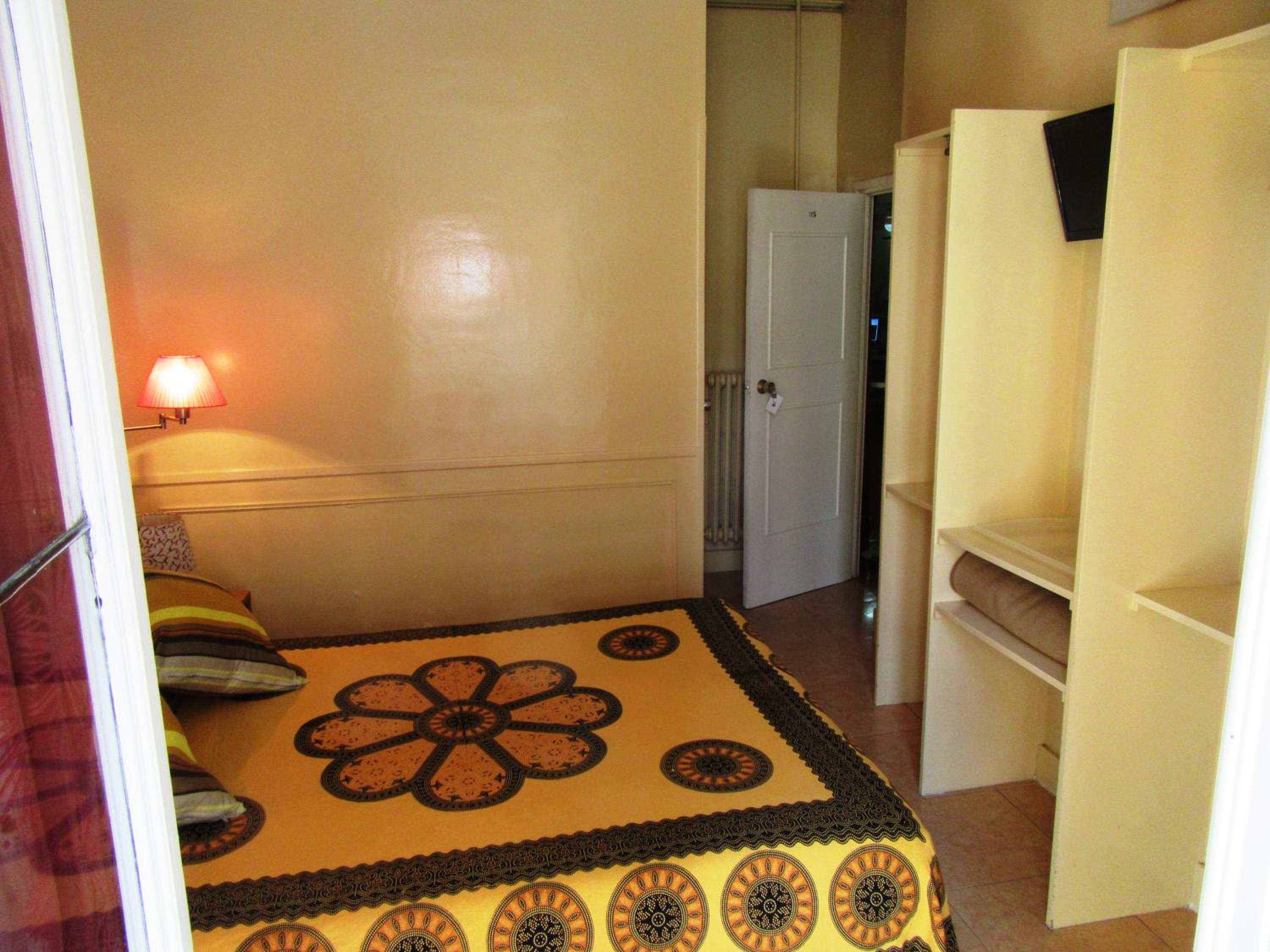 Double Room thumbnail 6