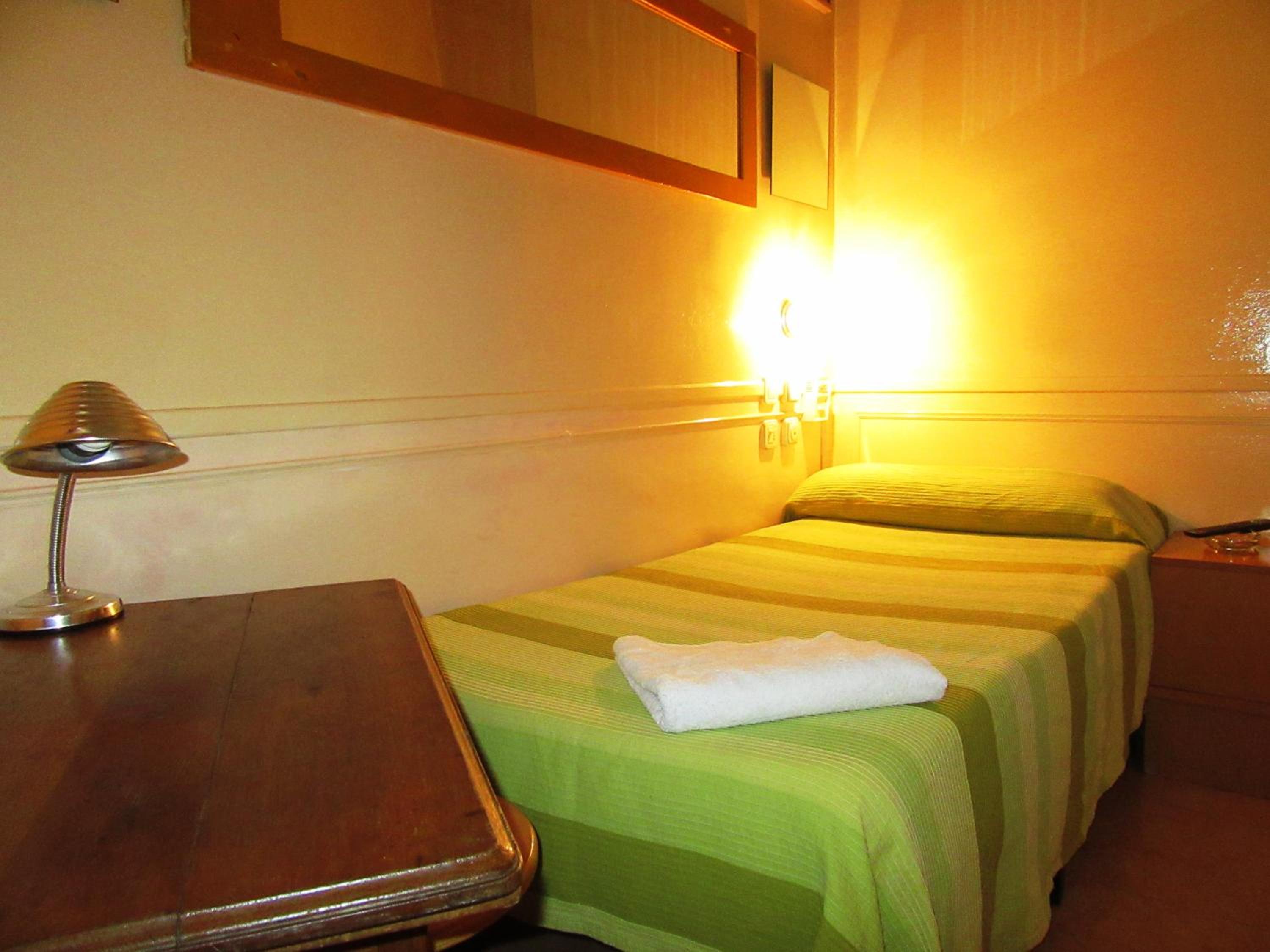 Single Room with Shared Bathroom thumbnail 5