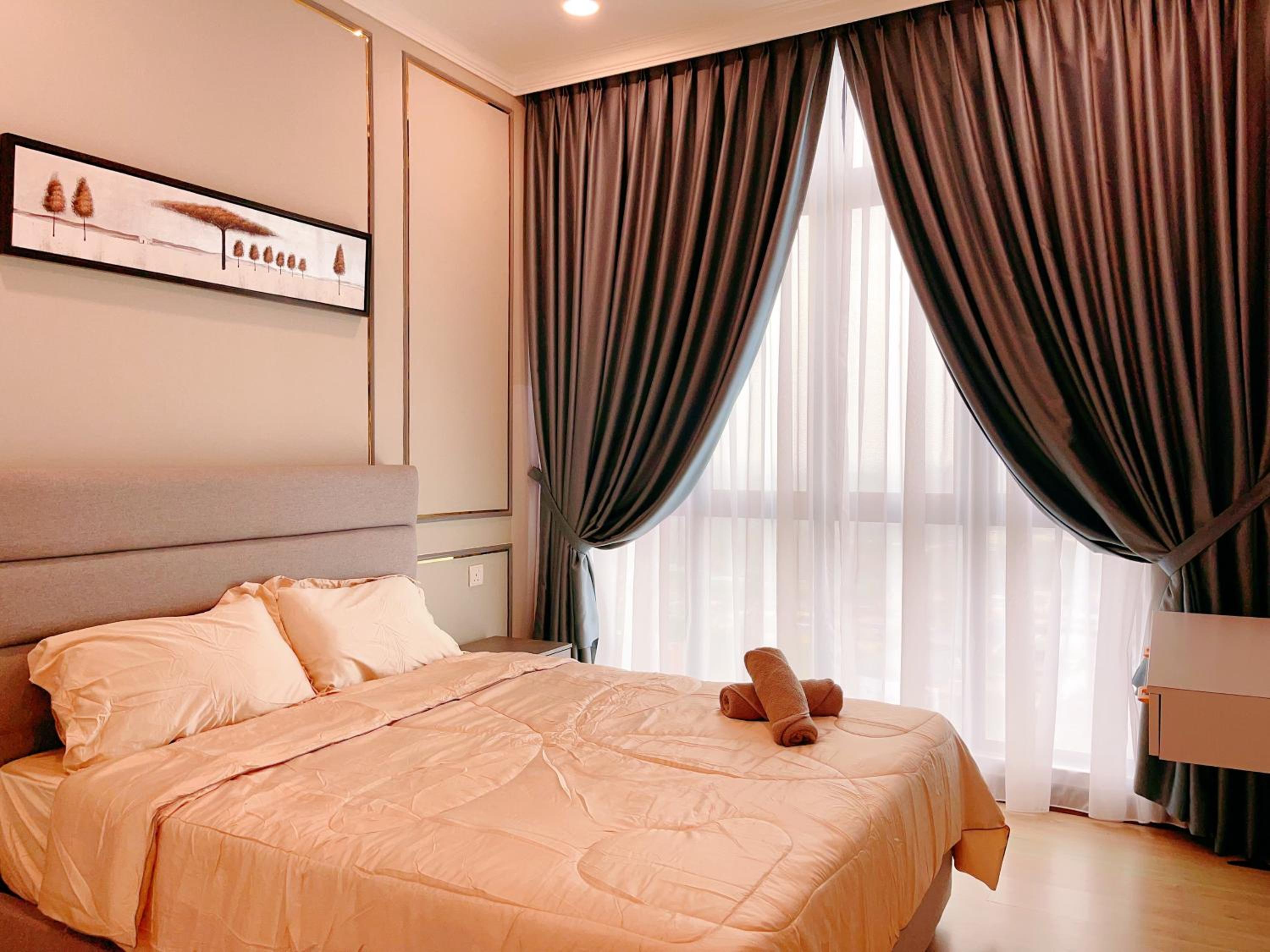 Three-Bedroom Premium Apartment with Balcony - Photo 9