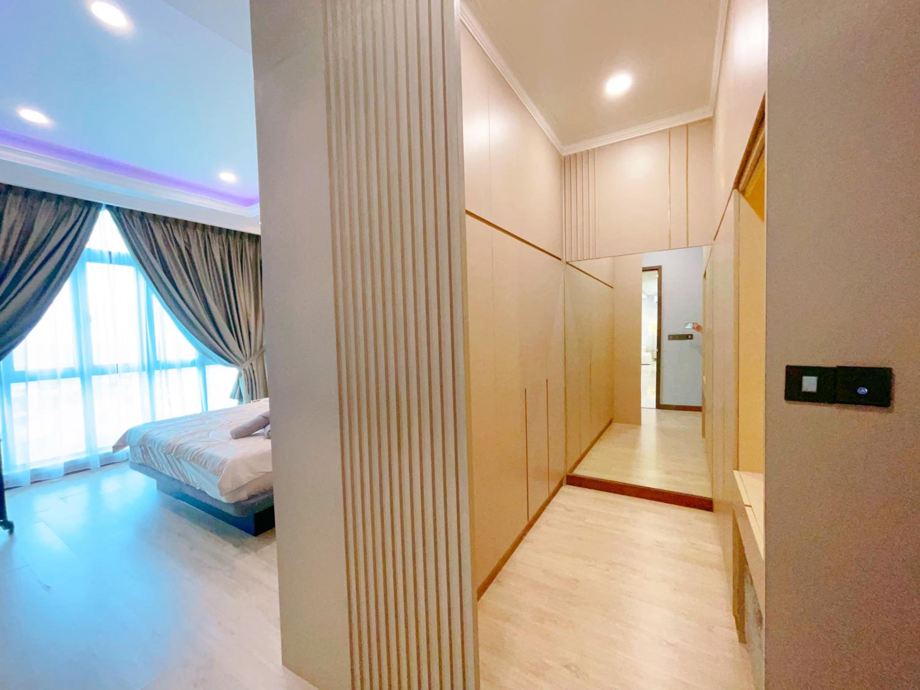 Three-Bedroom Premium Apartment with Balcony - Photo 6