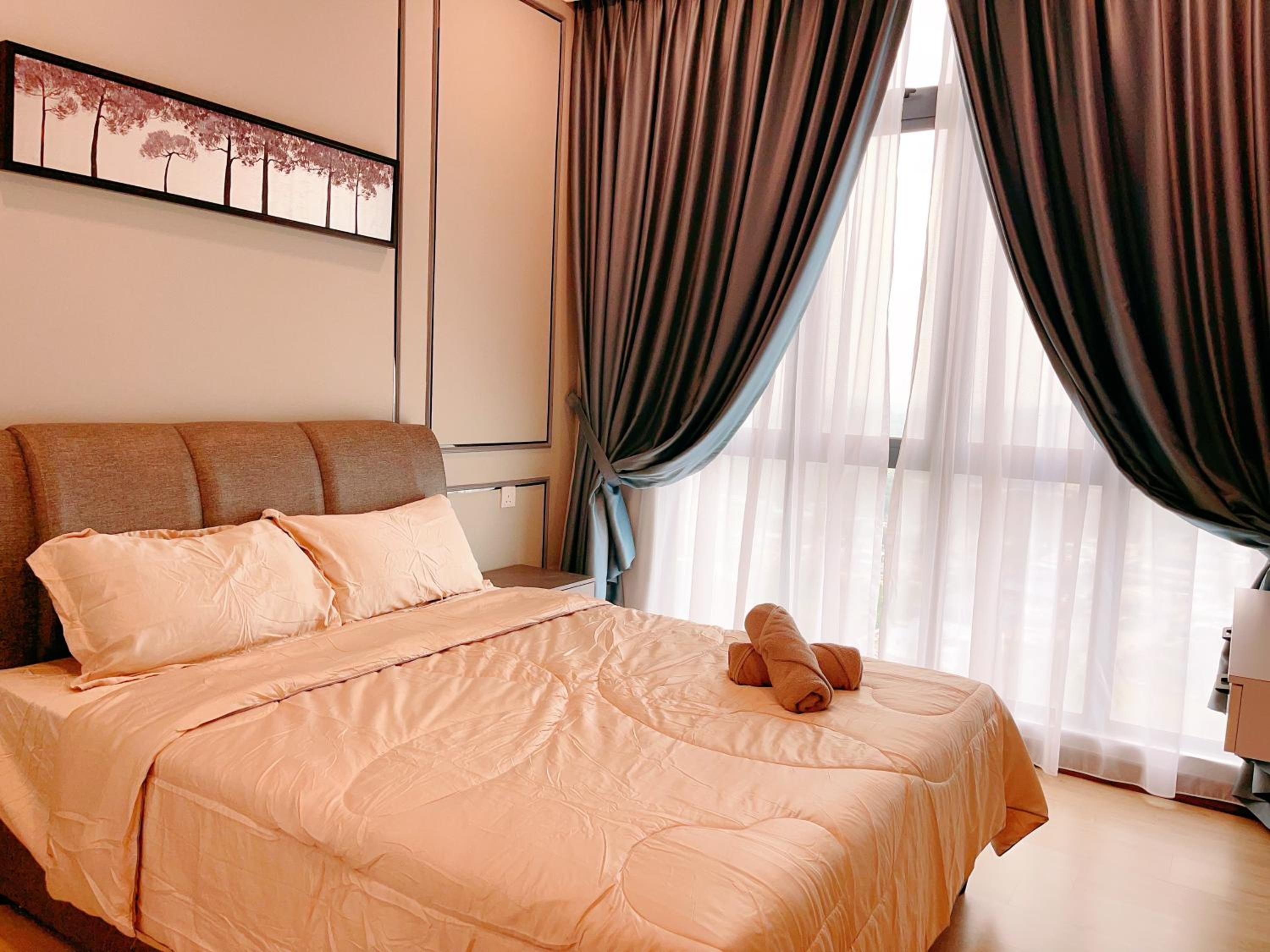 Three-Bedroom Premium Apartment with Balcony - Photo 8