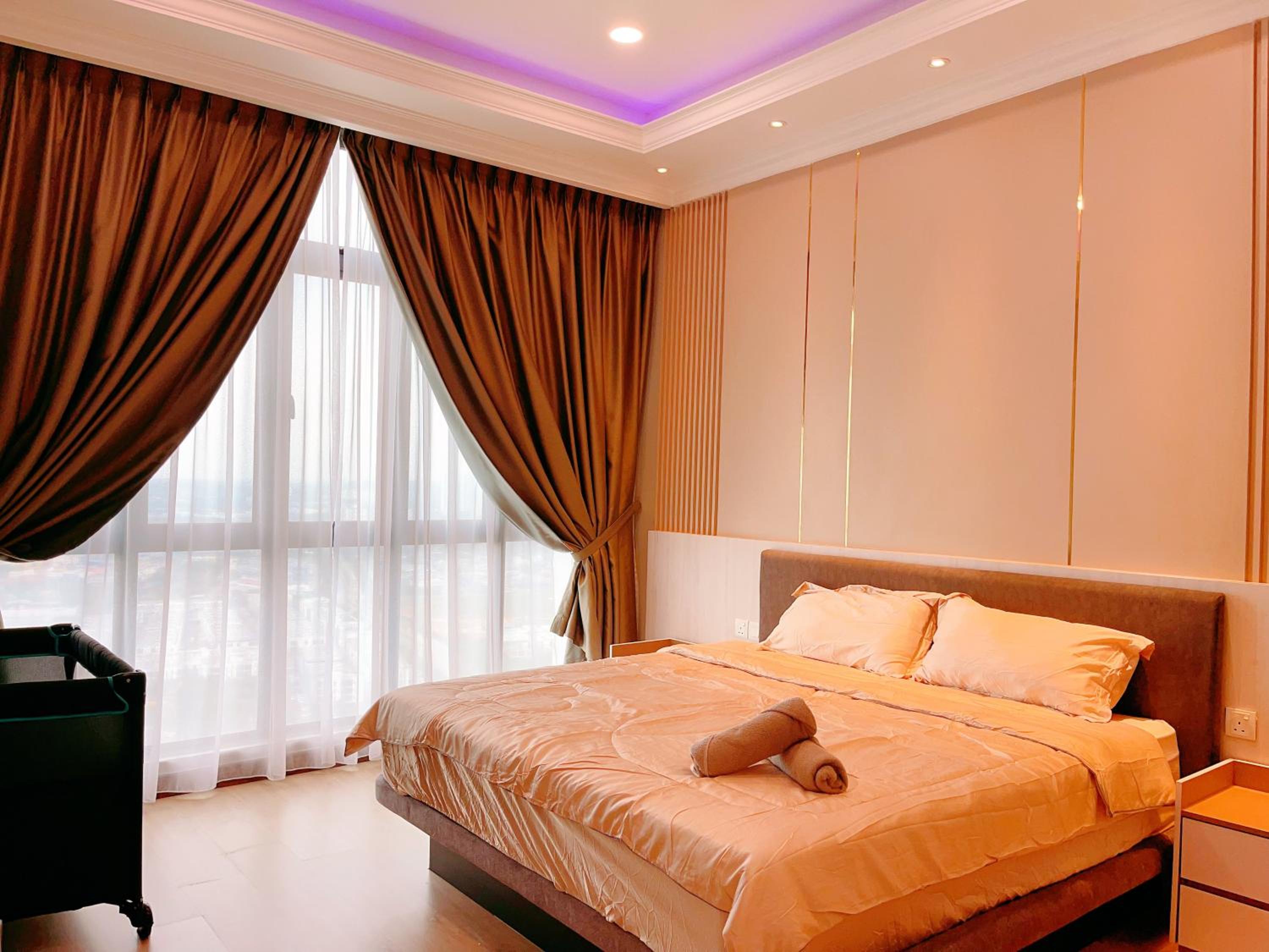 Three-Bedroom Premium Apartment with Balcony - Photo 2