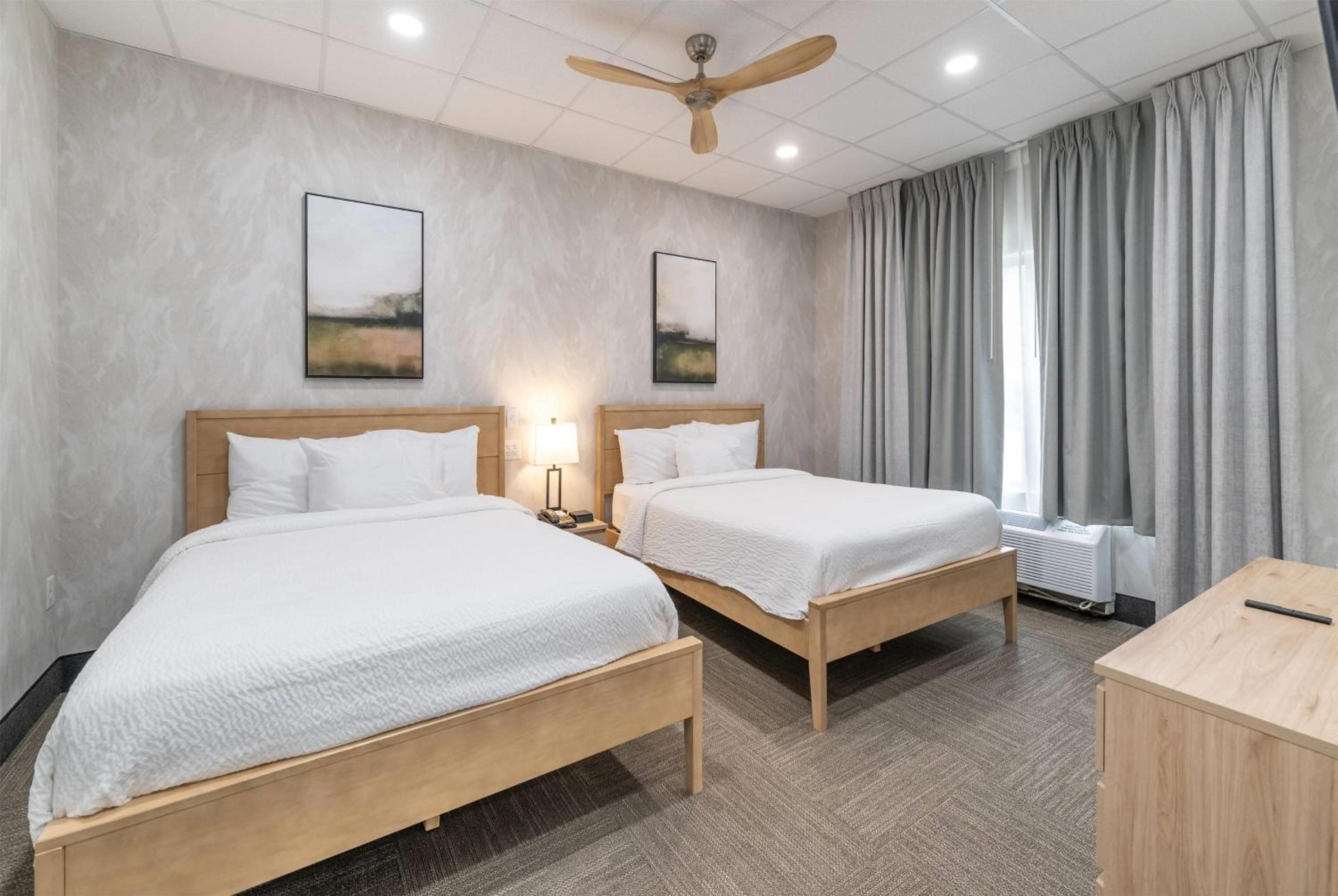 The Grand Suite with One King Bed and Two Queen Beds - Non-Smoking - Photo 1