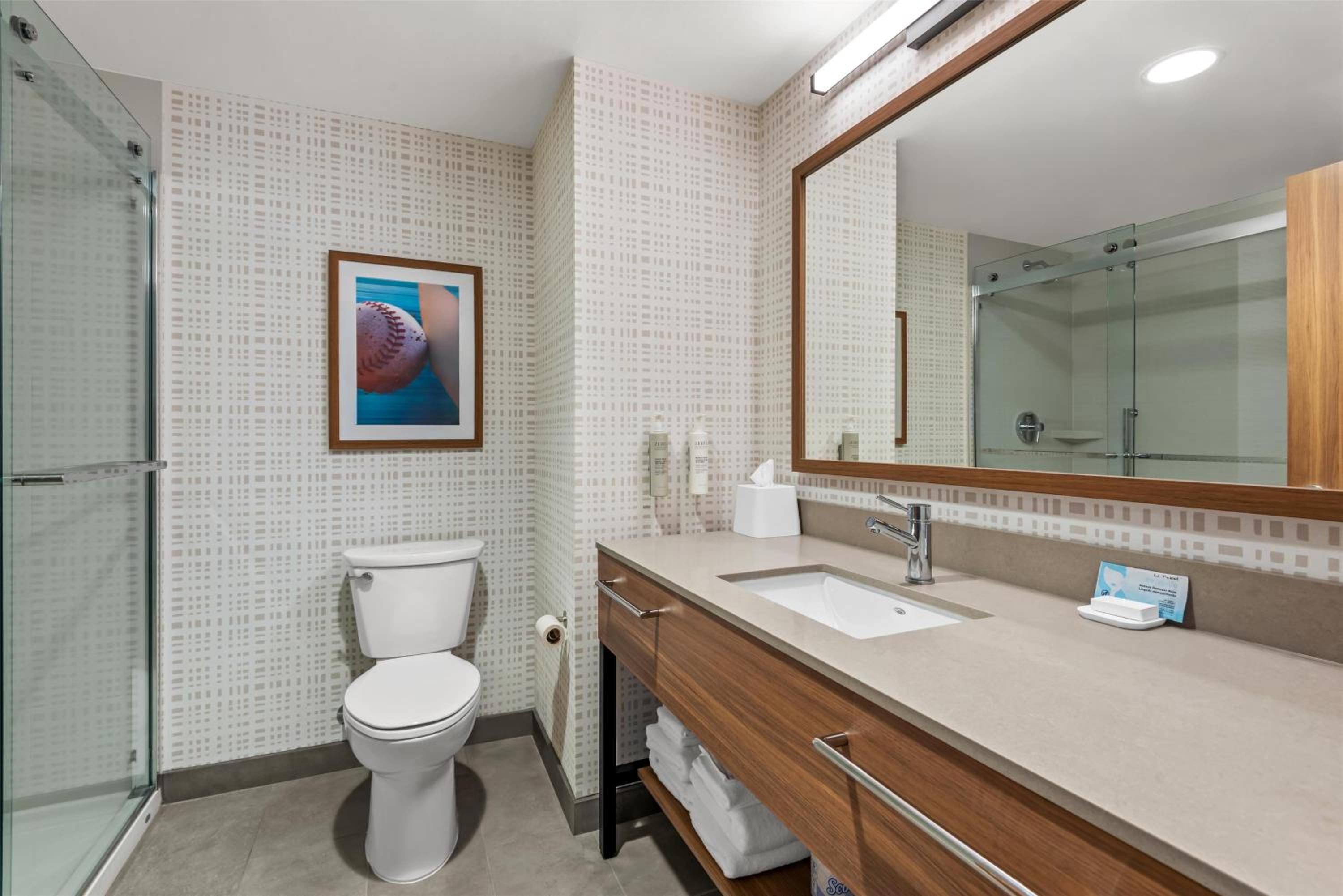 King Room - Hearing Access - Photo 1