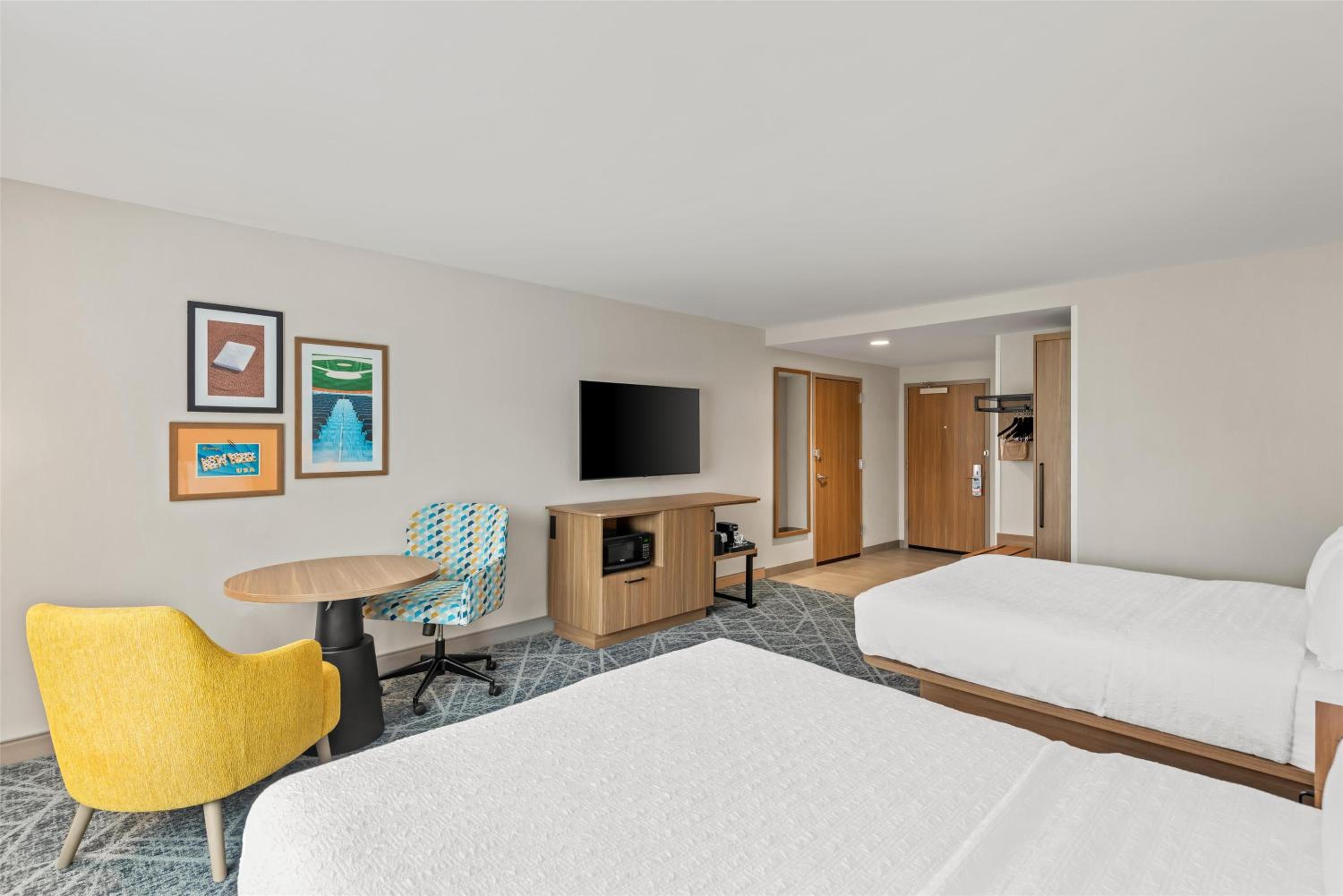 Queen Room with Two Queen Beds - Photo 6