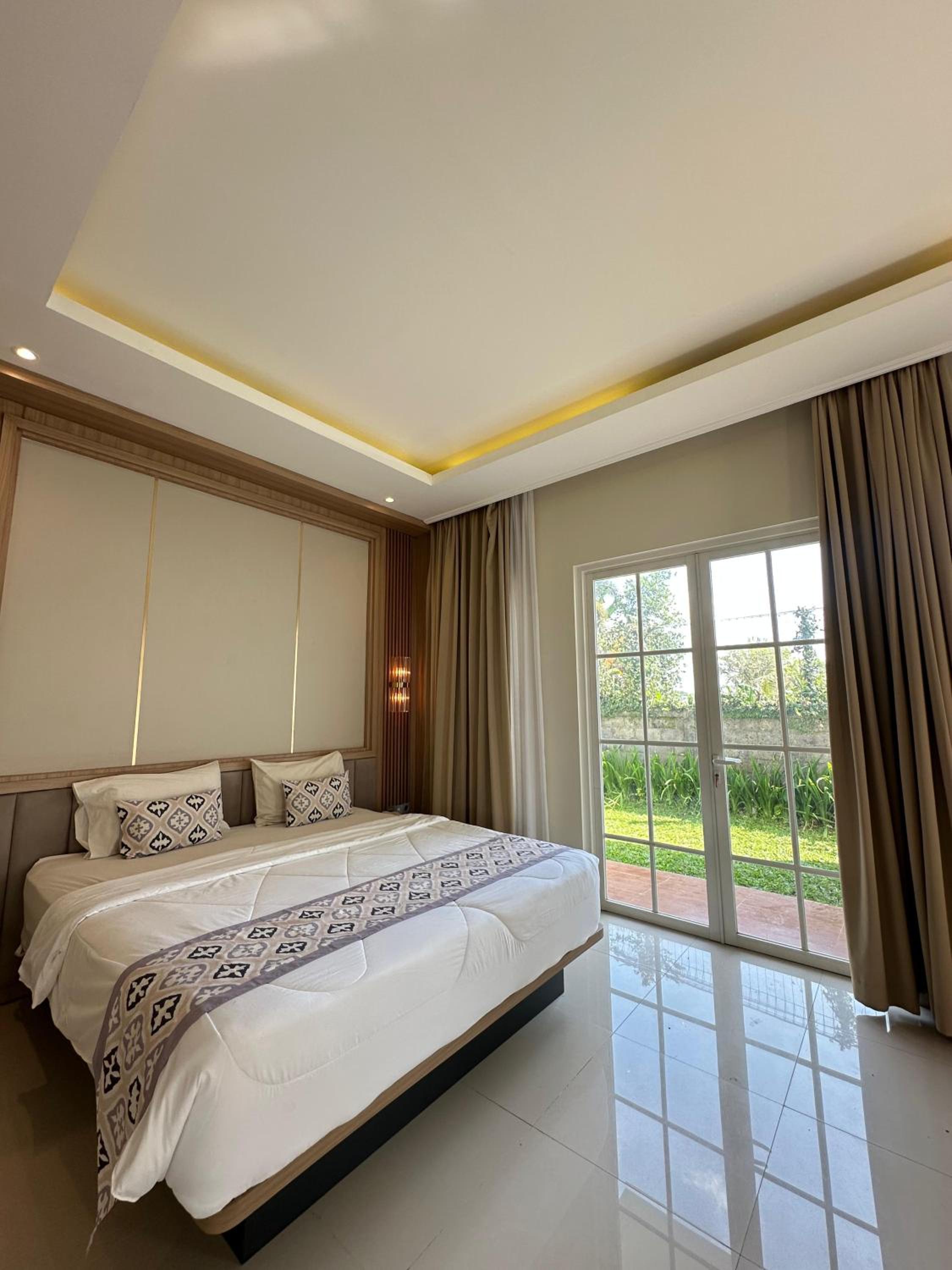Deluxe Room - Photo 5