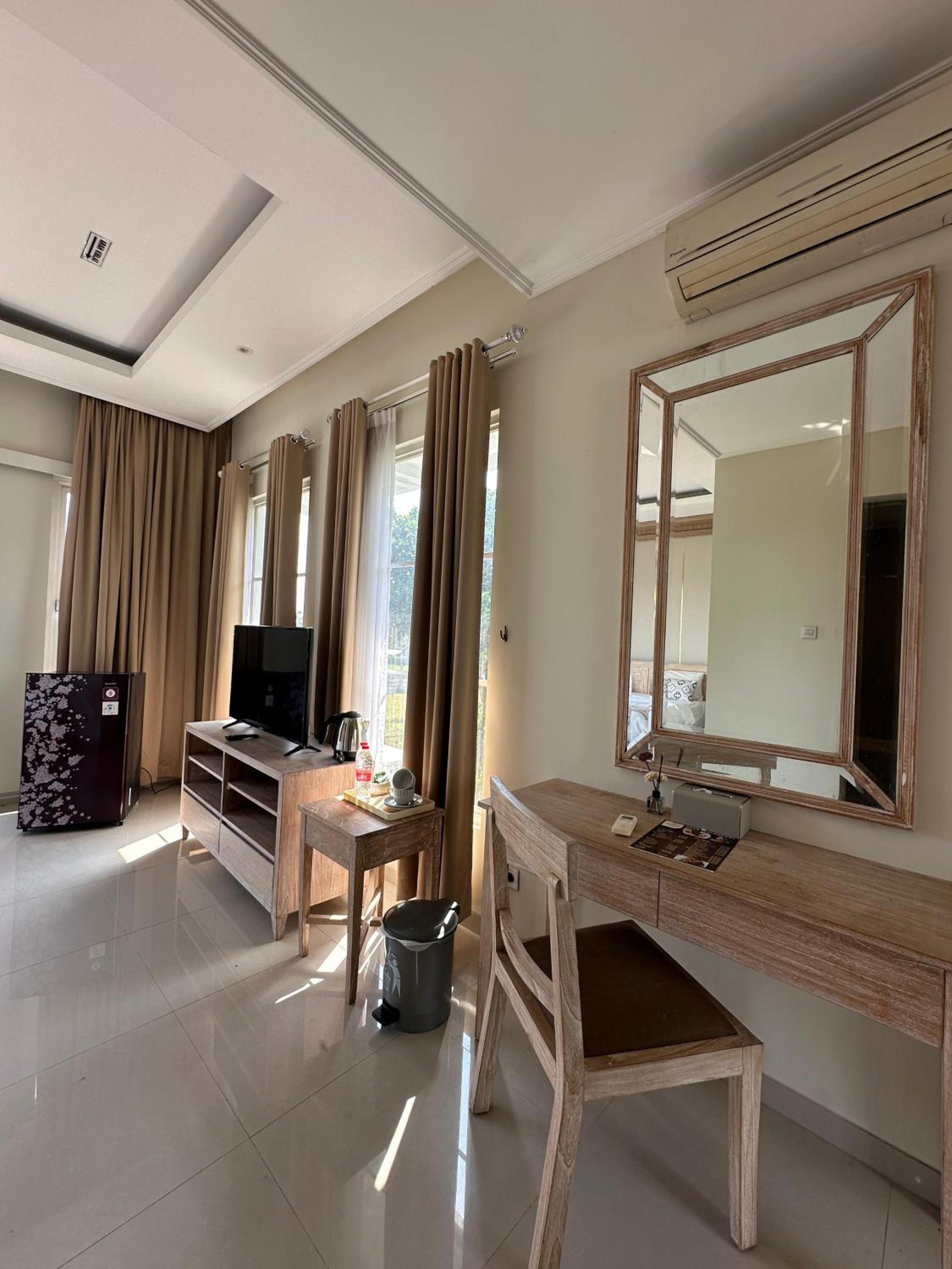 Deluxe Room - Photo 8