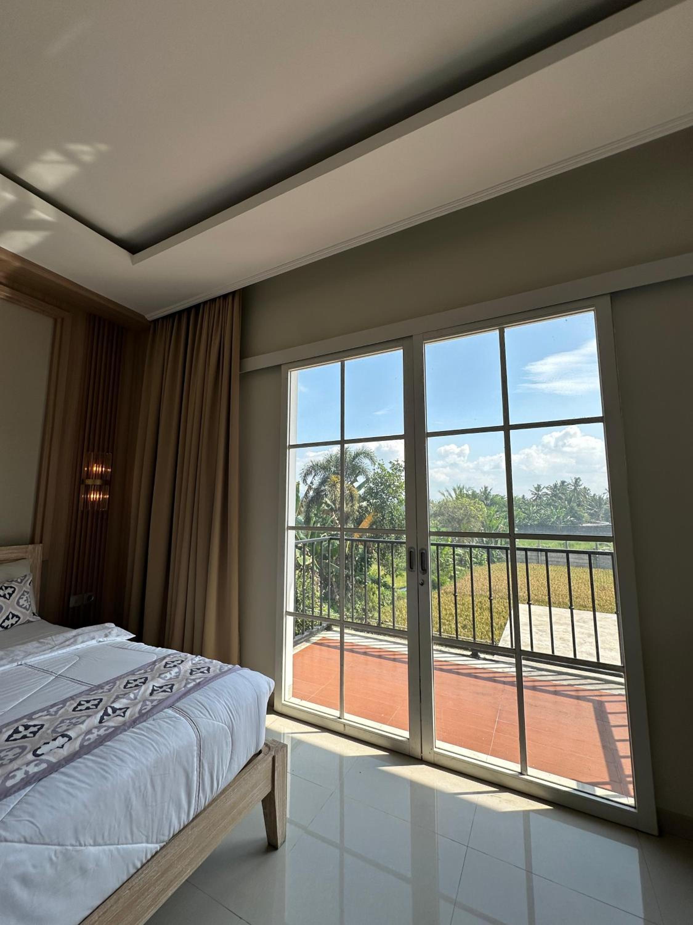 Deluxe Room - Photo 12