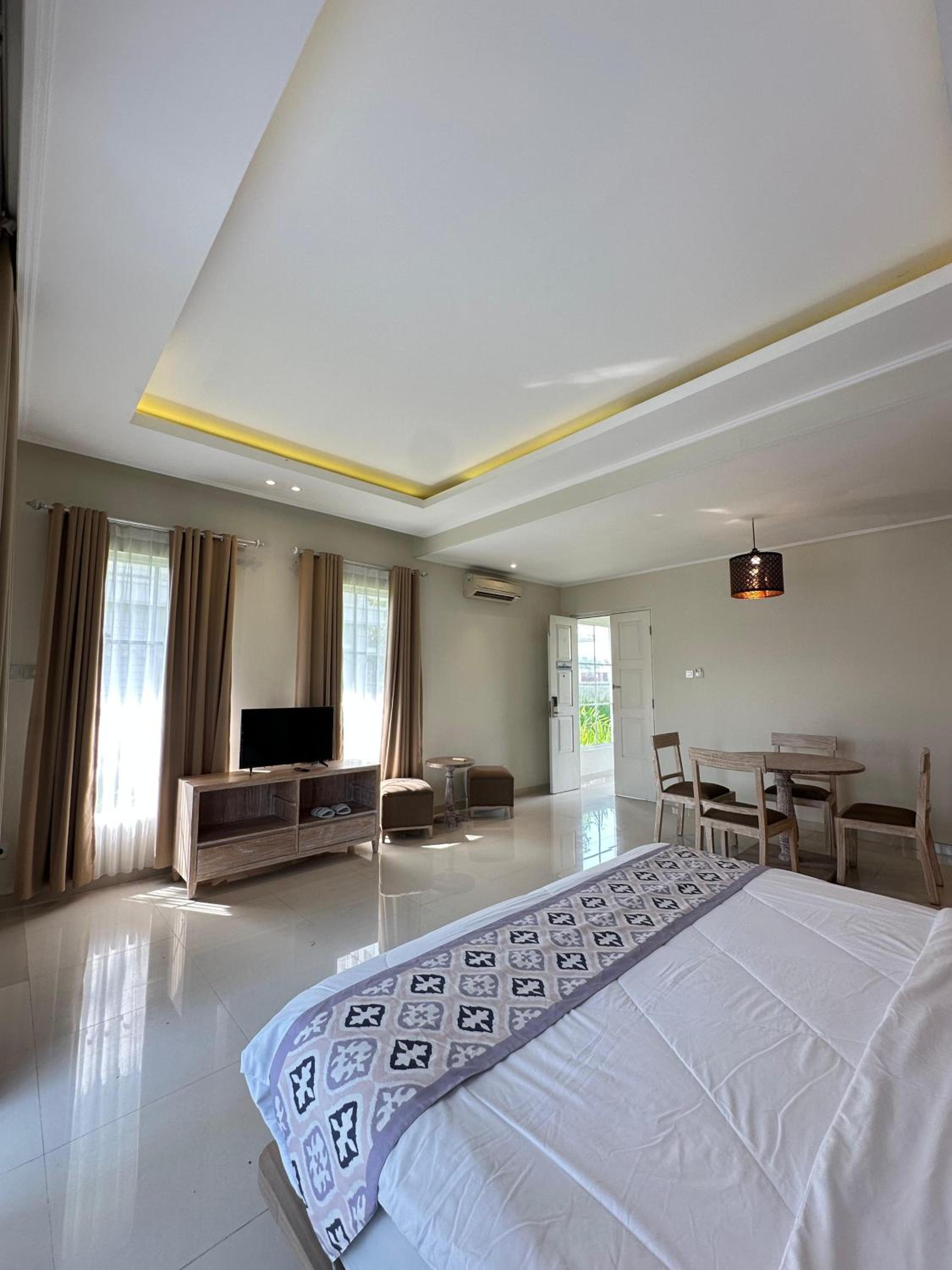 Deluxe Room - Photo 13