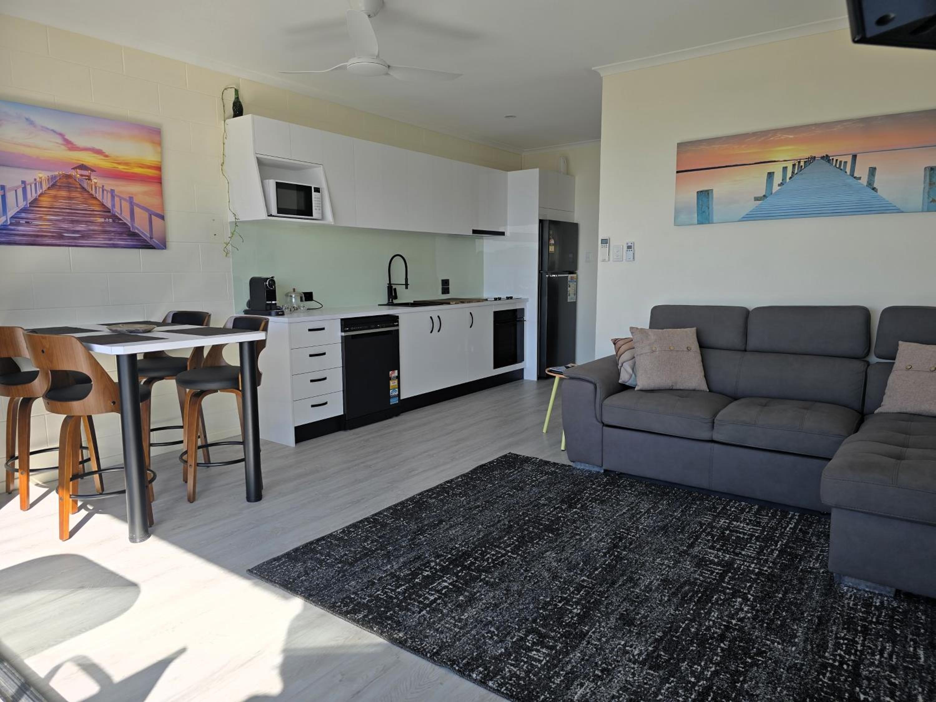 Two-Bedroom Deluxe Apartment with Ocean View photo 3