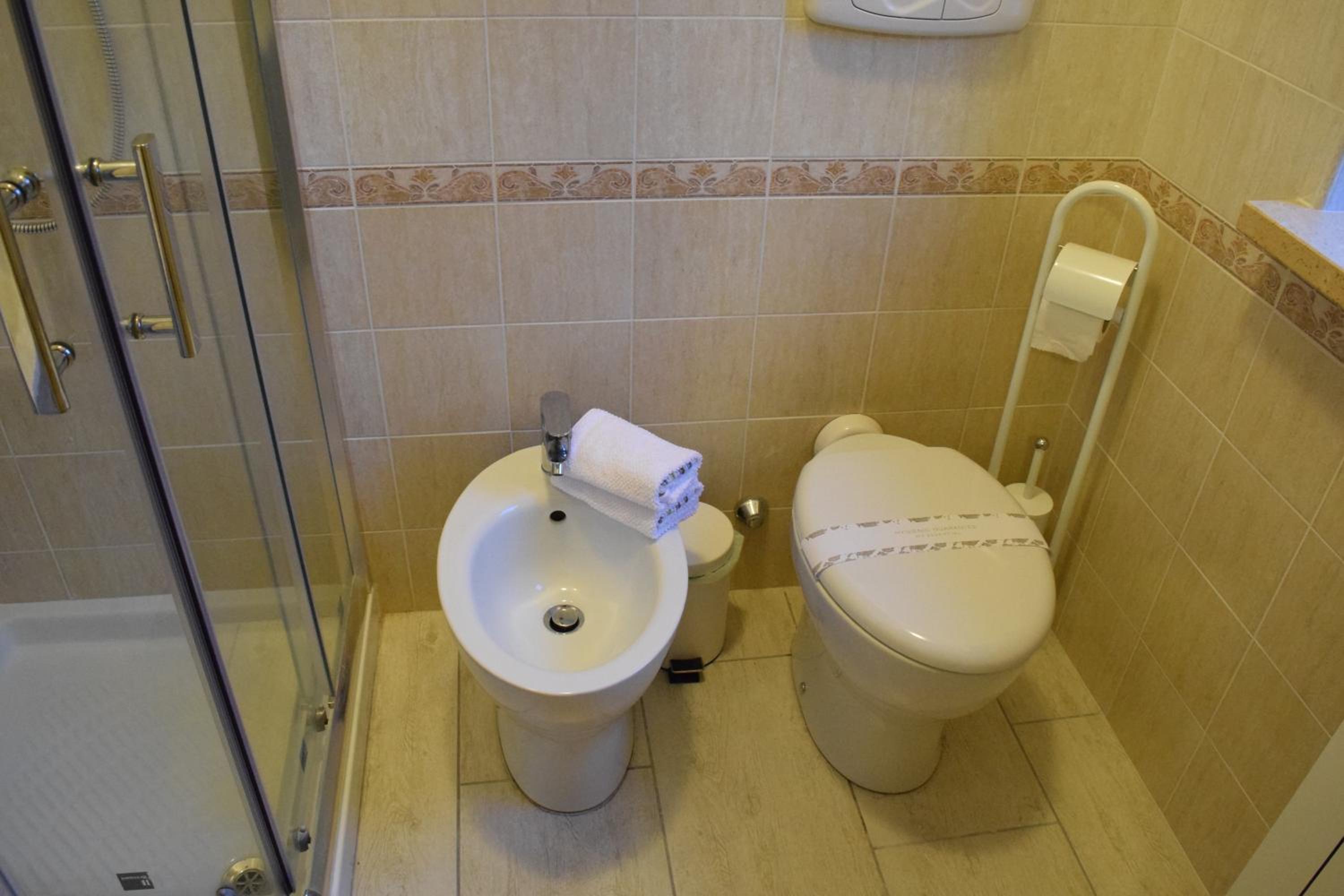 Double Room with Private Bathroom photo 2
