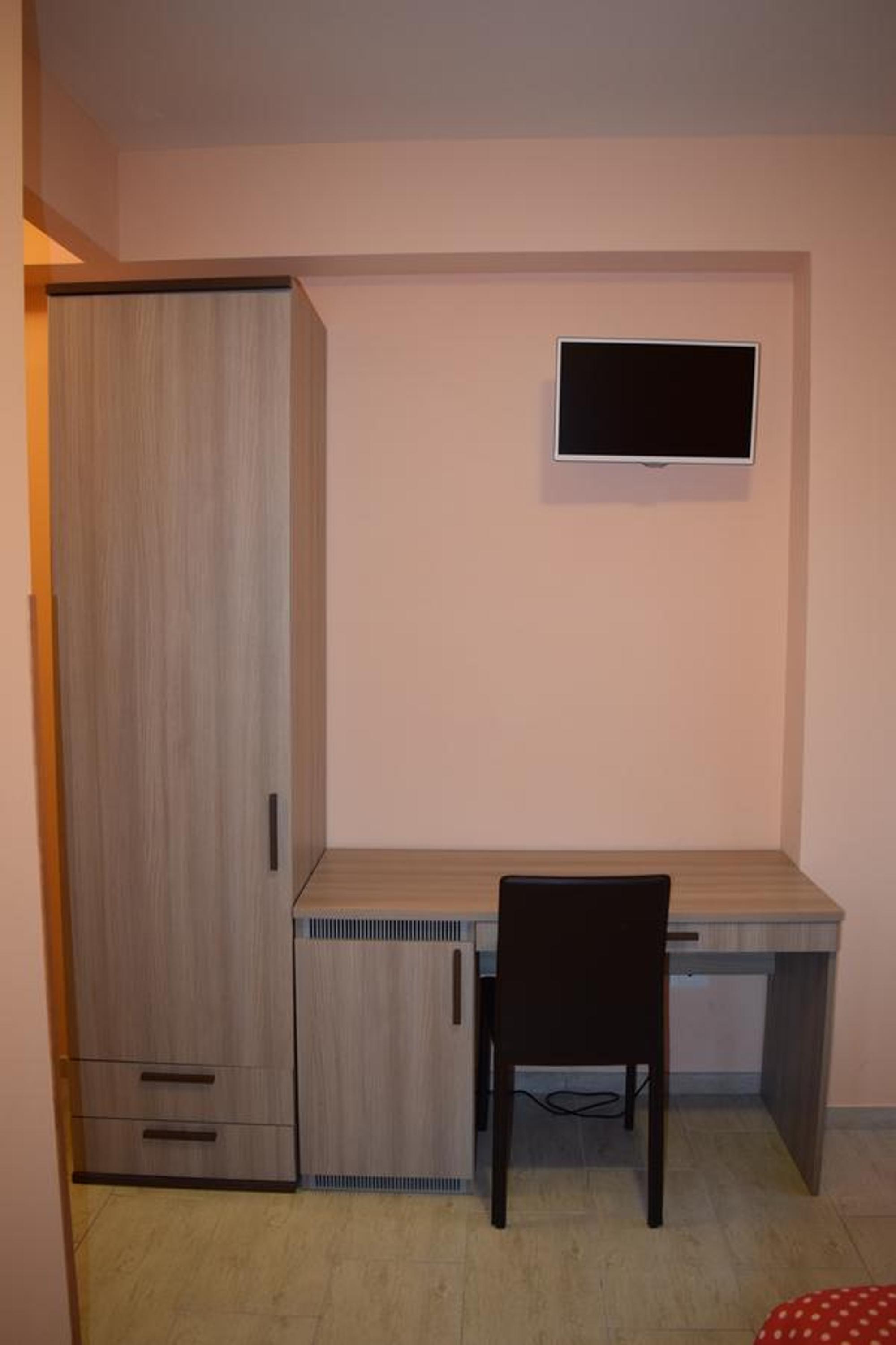 Single Room with Private Bathroom photo 1