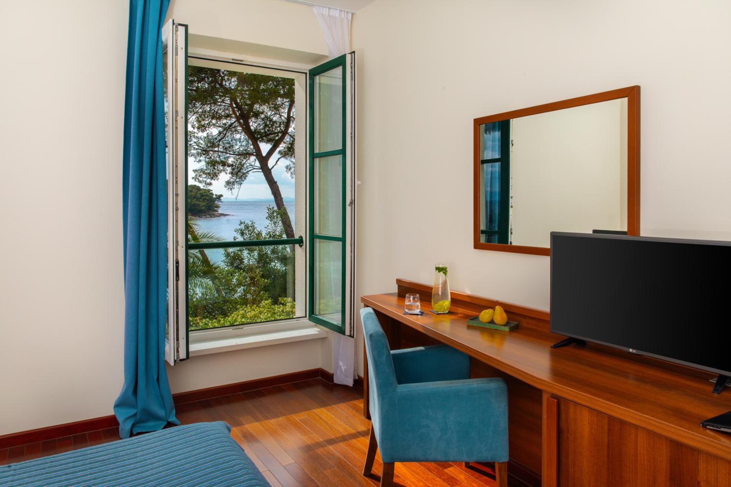 Premium Double Room with Sea View photo 2