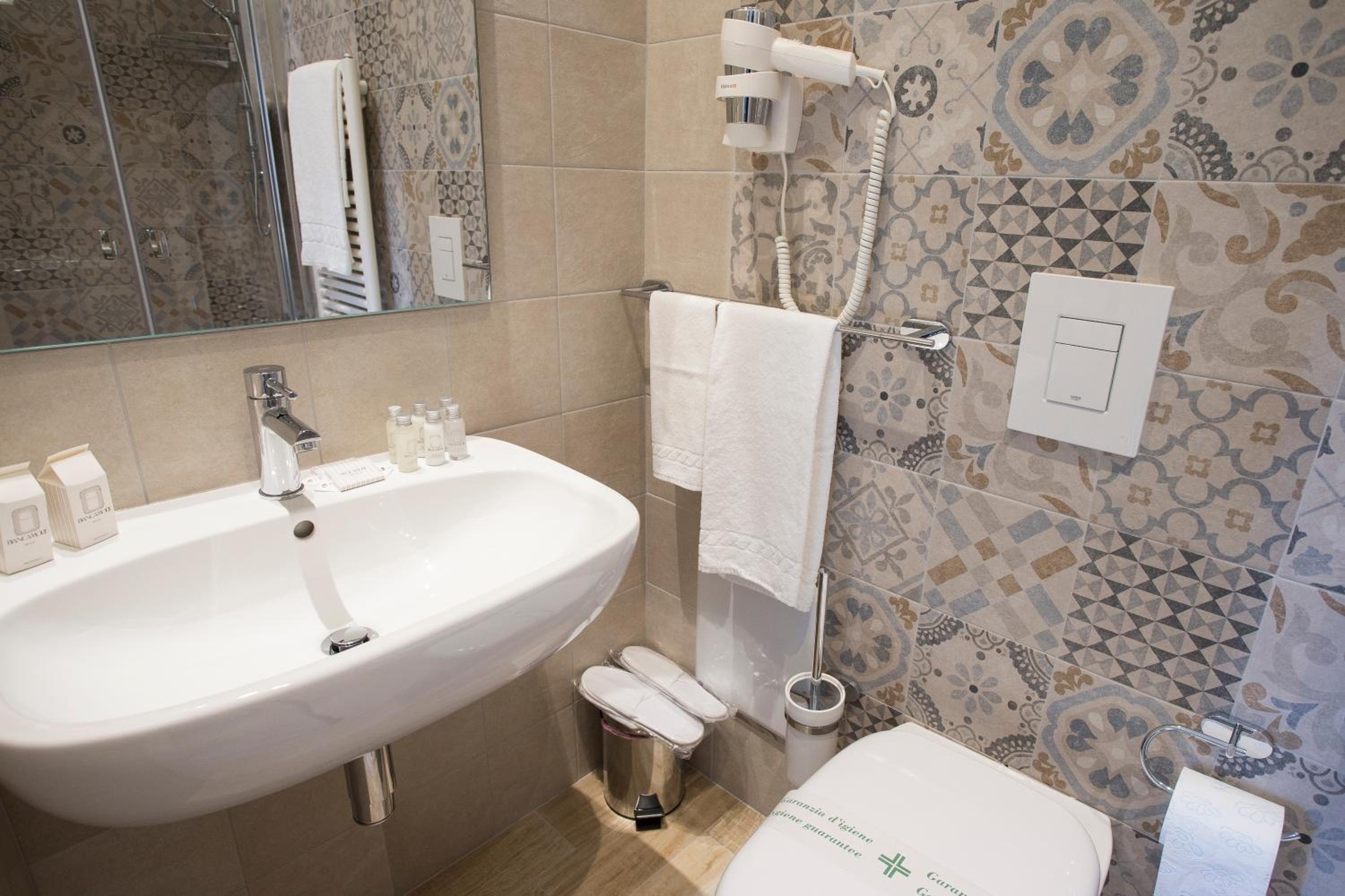Deluxe Double Room with Extra Bed photo 2