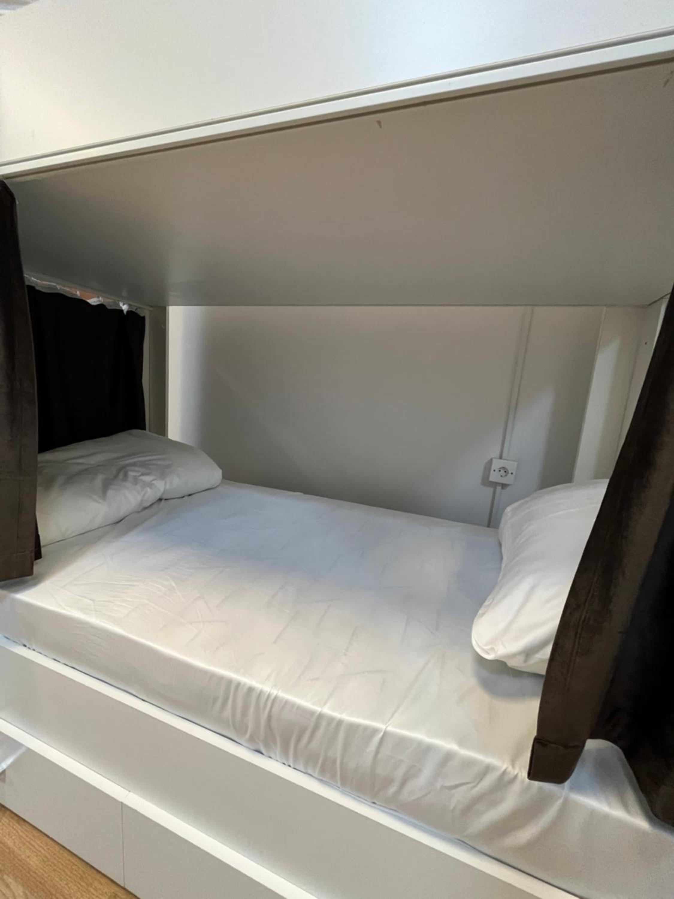 8-Bed Female Dormitory Room photo 1