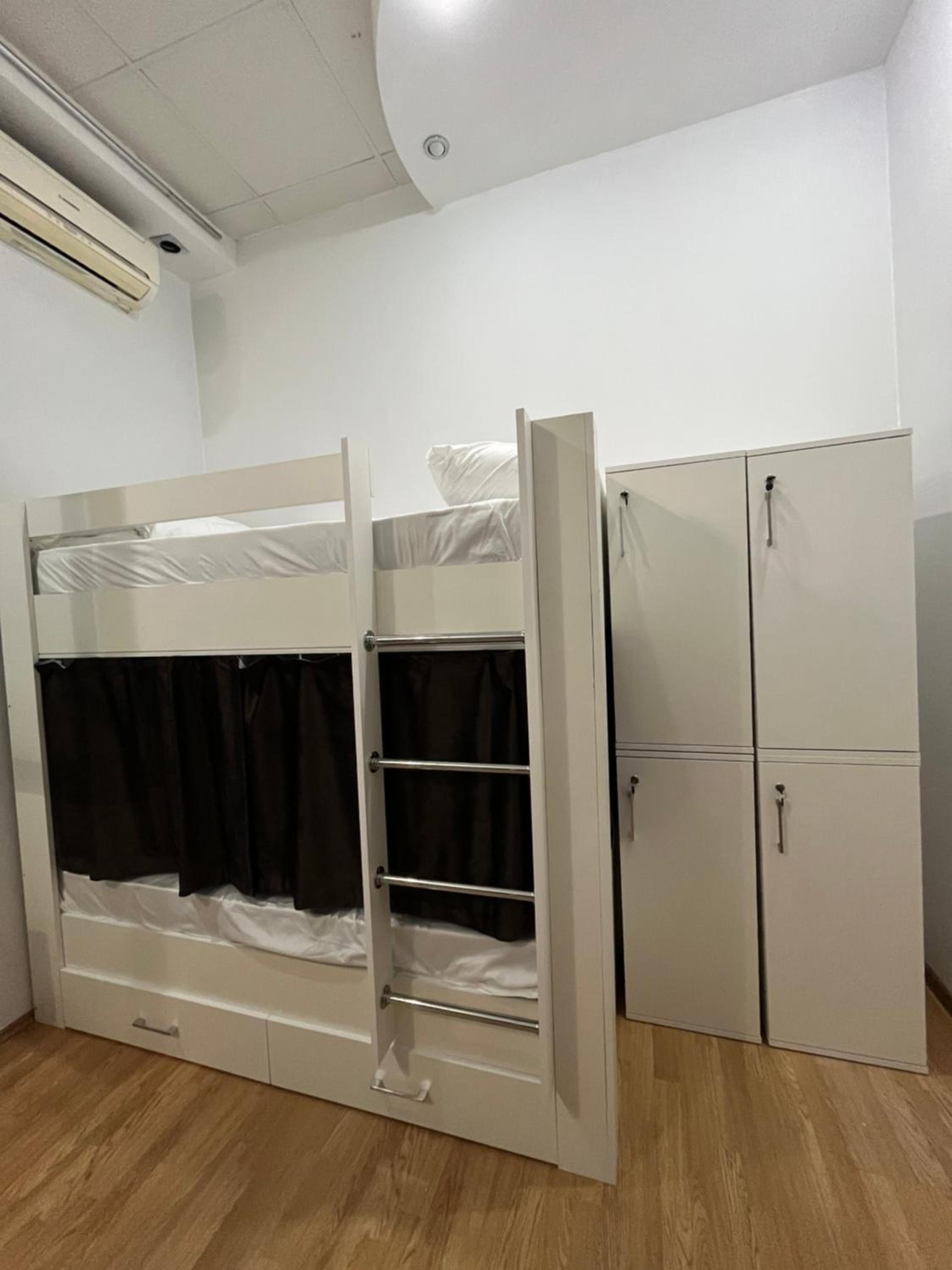 6-Bed Female Dormitory Room photo 2