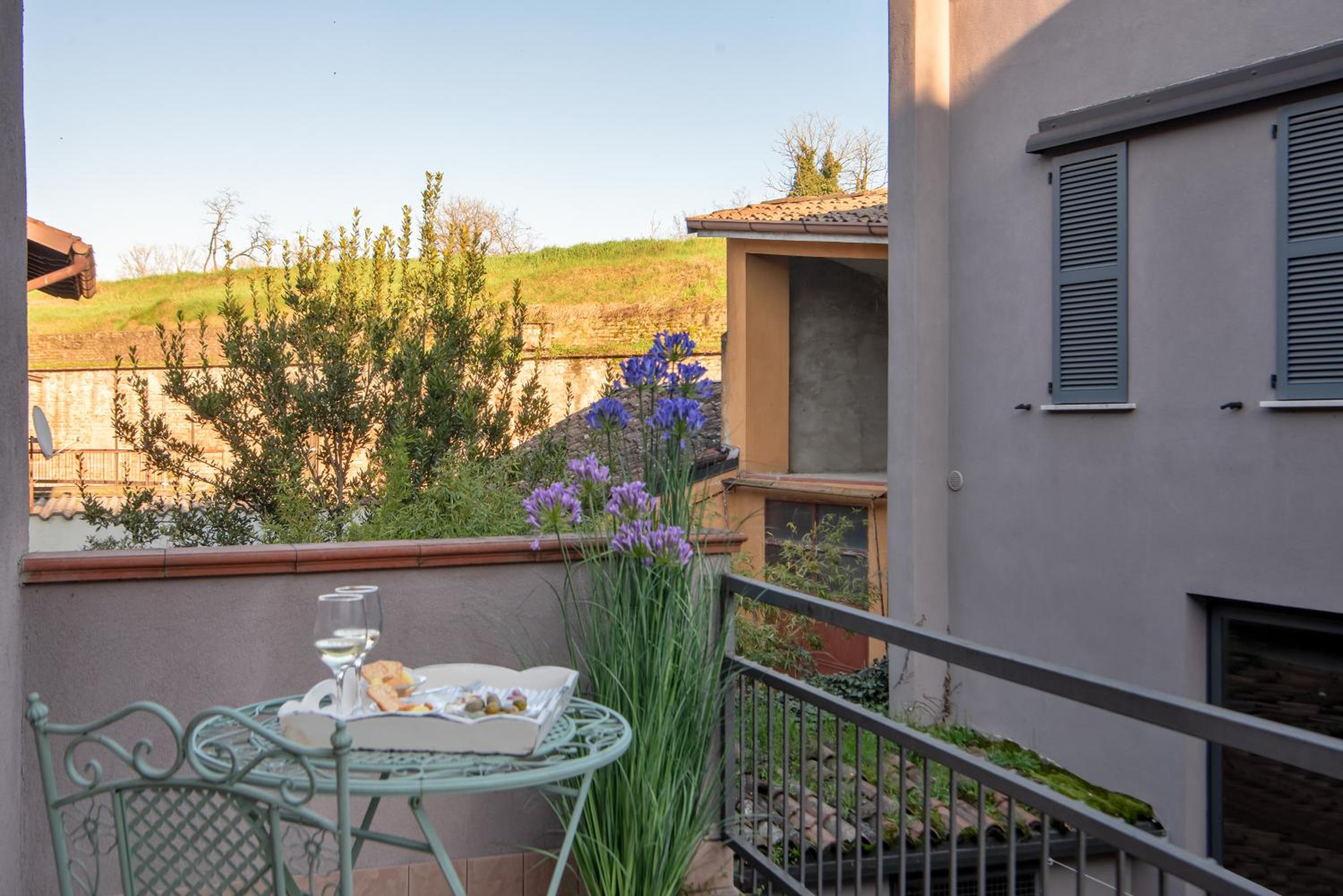 Family Room with Balcony photo 2