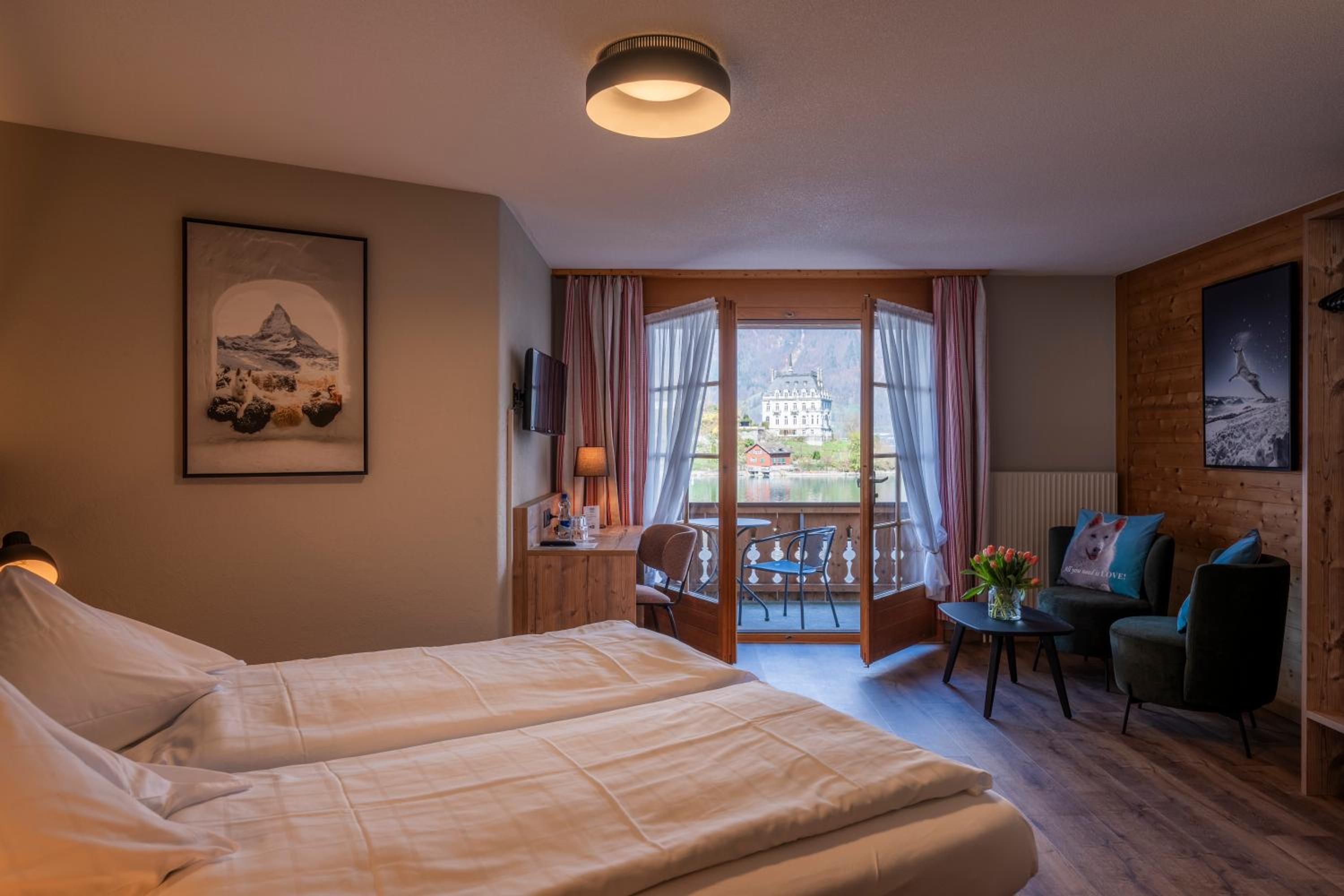 Rasta's Room with Lake View