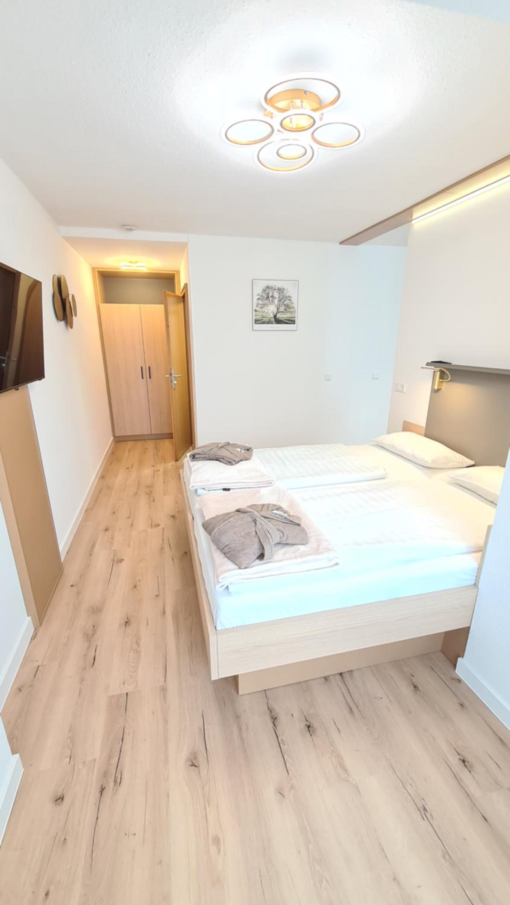 Deluxe Double Room with Shower