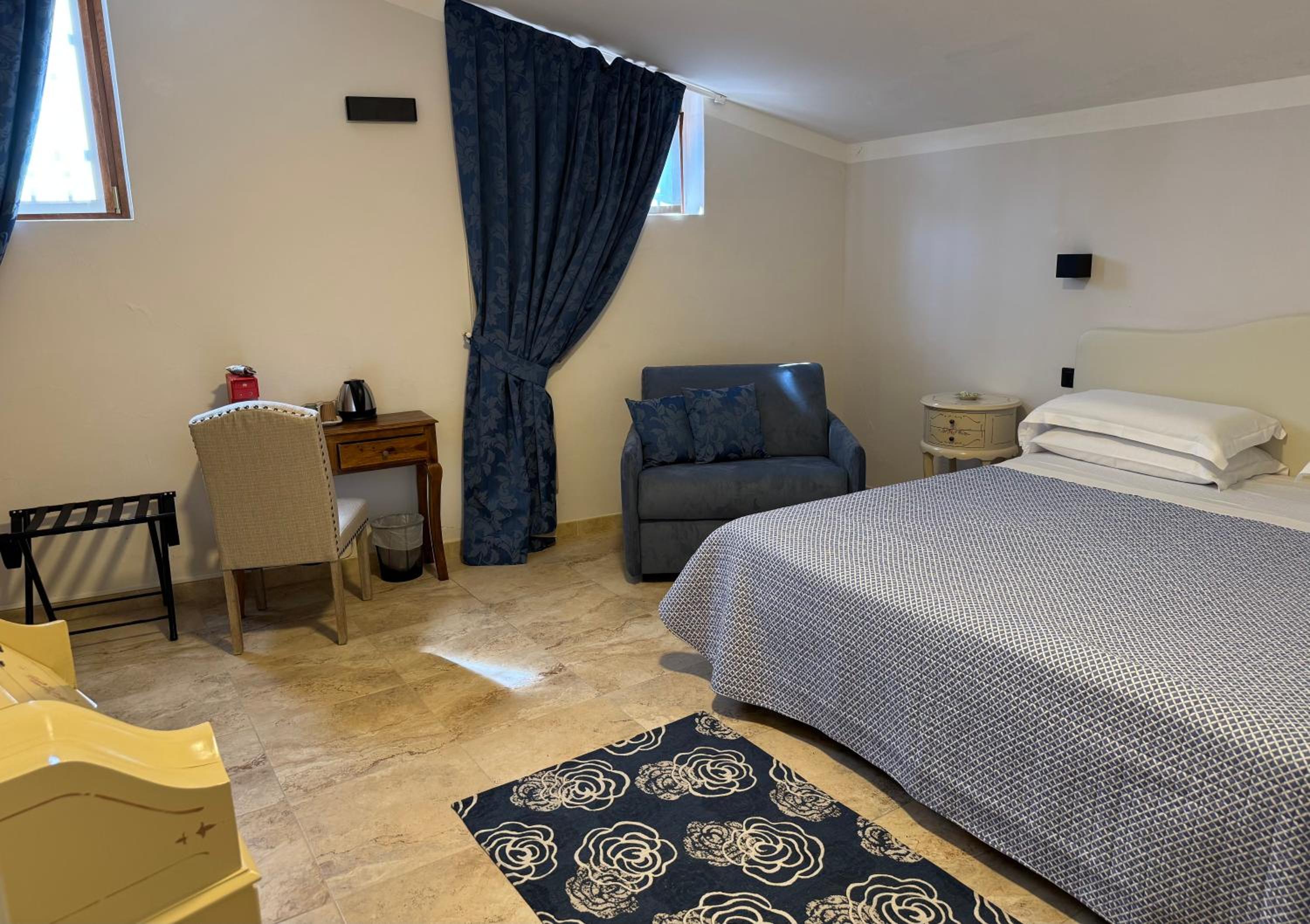 Double Room with Extra Bed photo 2