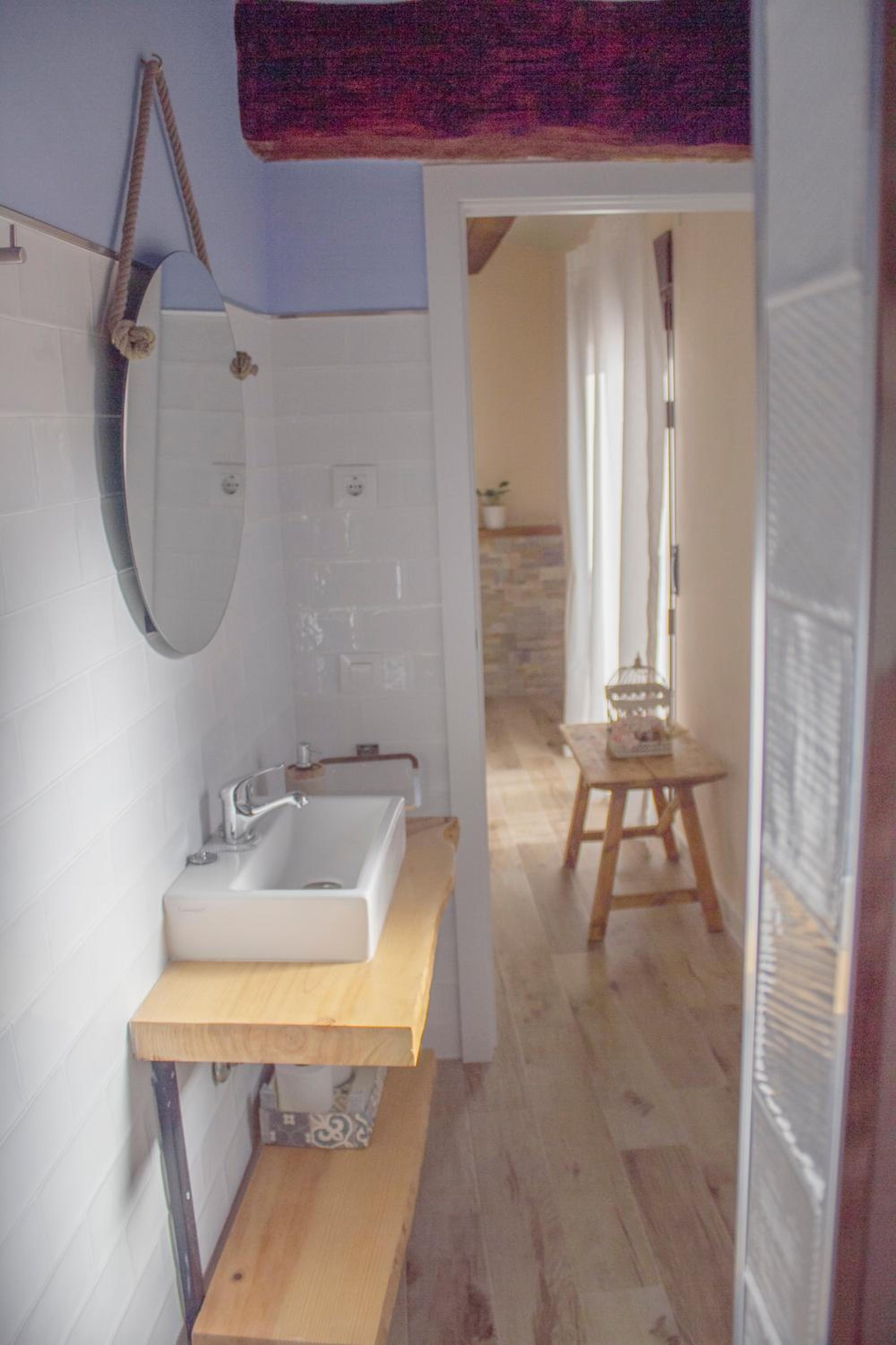 Twin Room with Private Bathroom photo 2