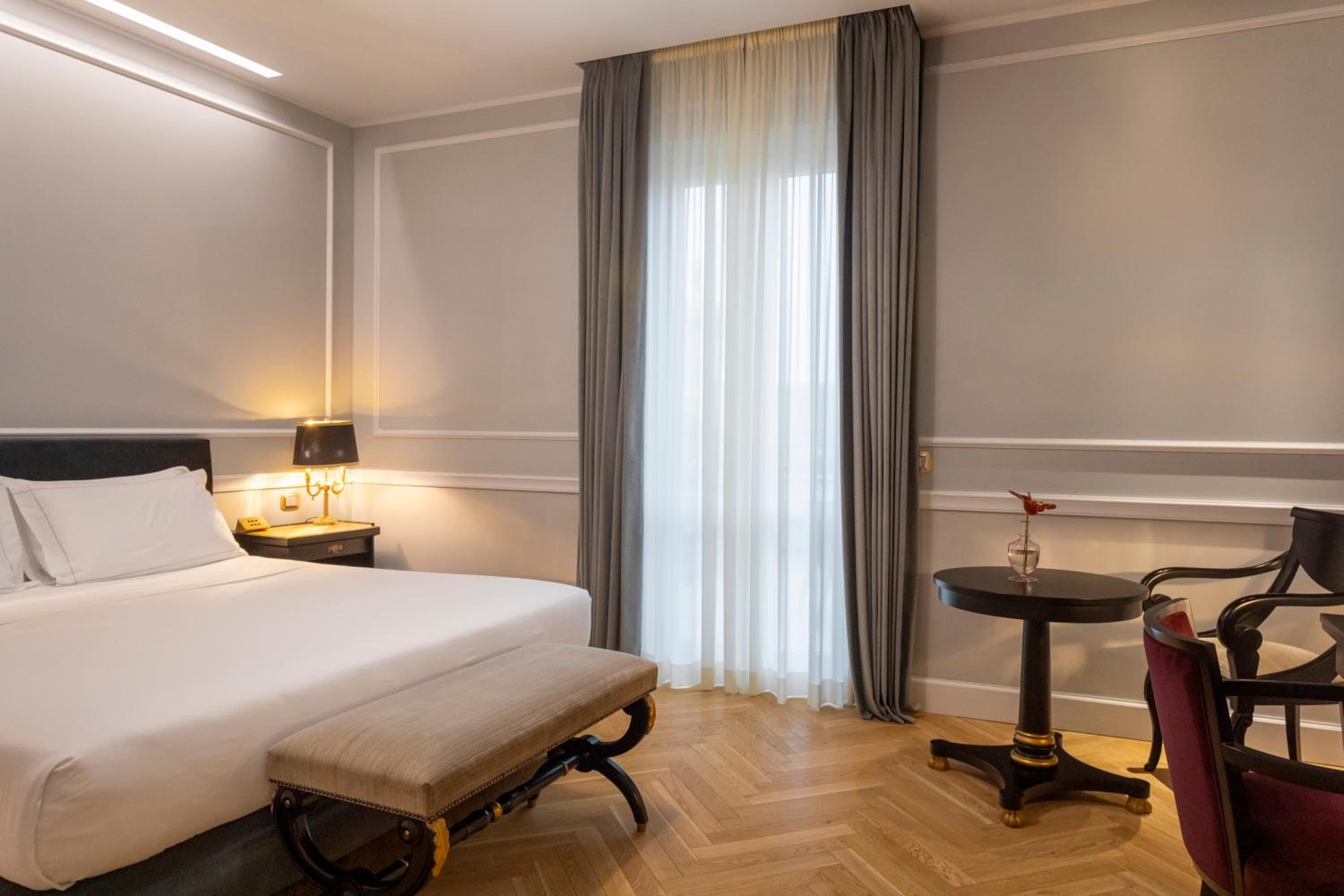 Deluxe Room - Photo 2