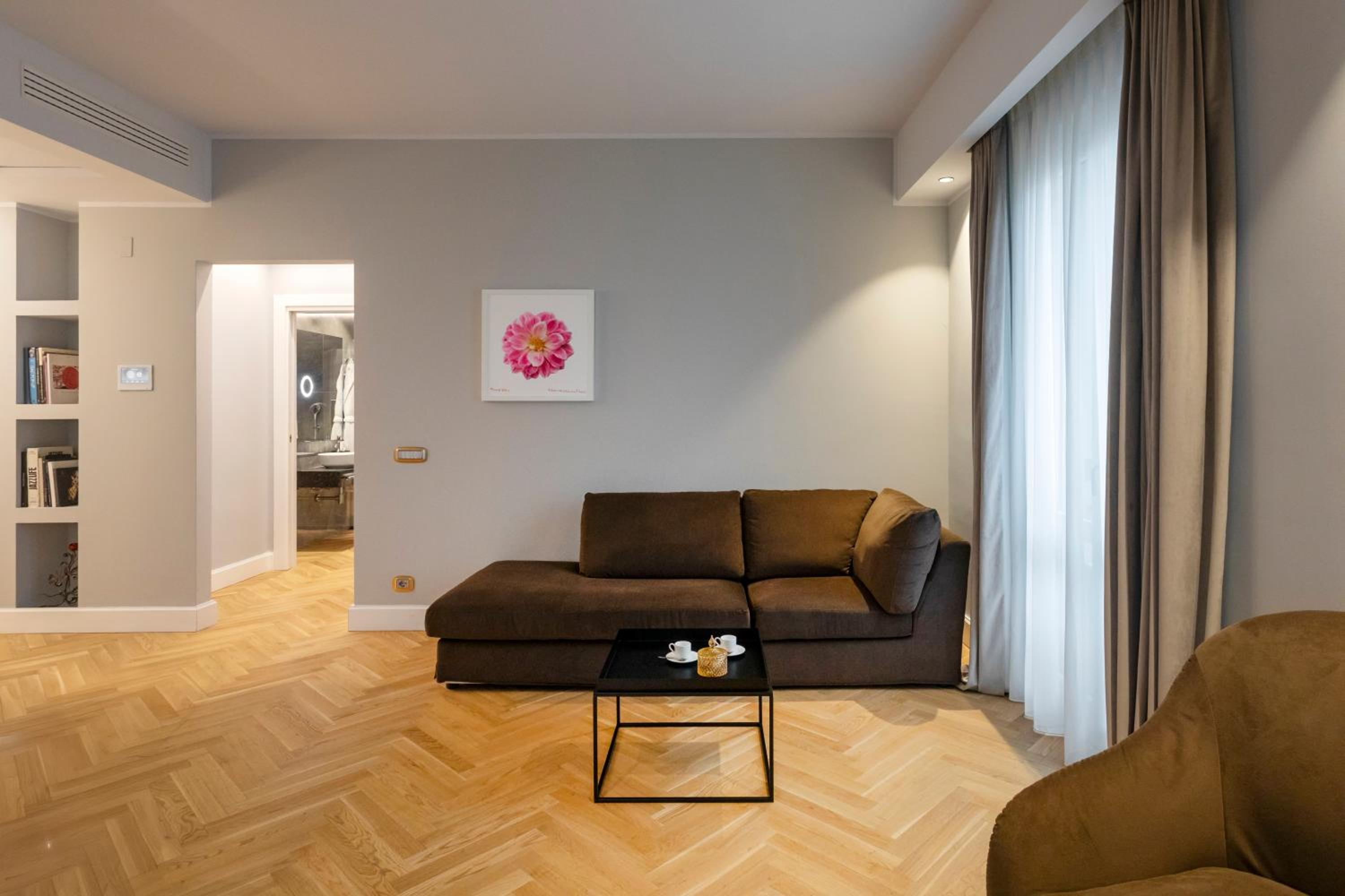 Suite Corner - Photo 7