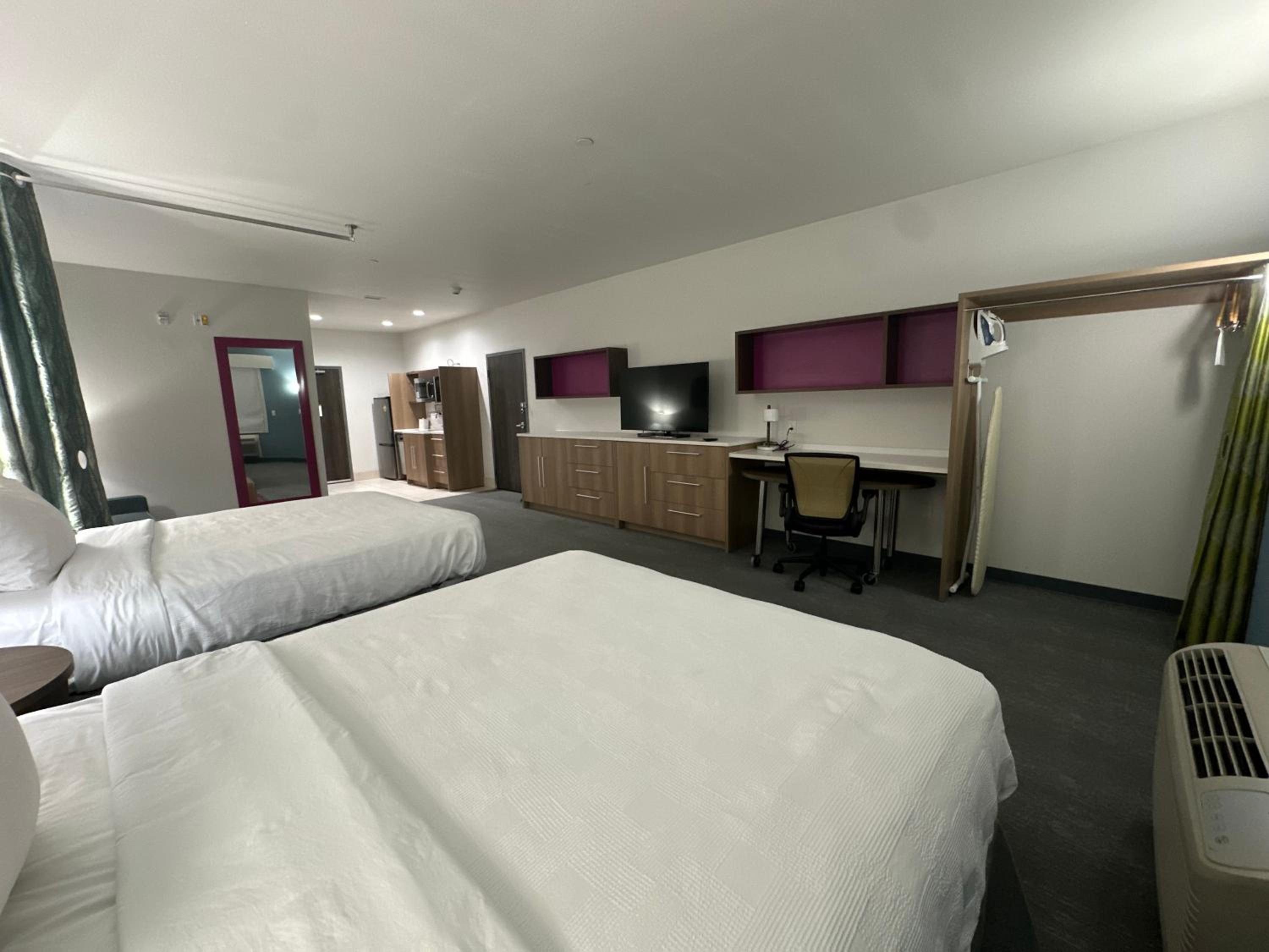 Studio Suite with Two Queen Beds - Hearing Access/Non-Smoking - Photo 2