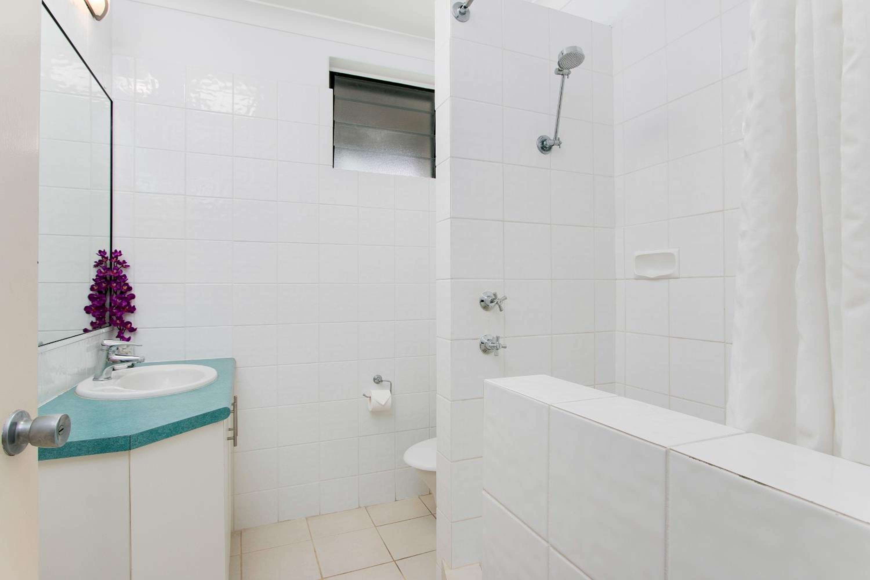 One-Bedroom Apartment thumbnail 6