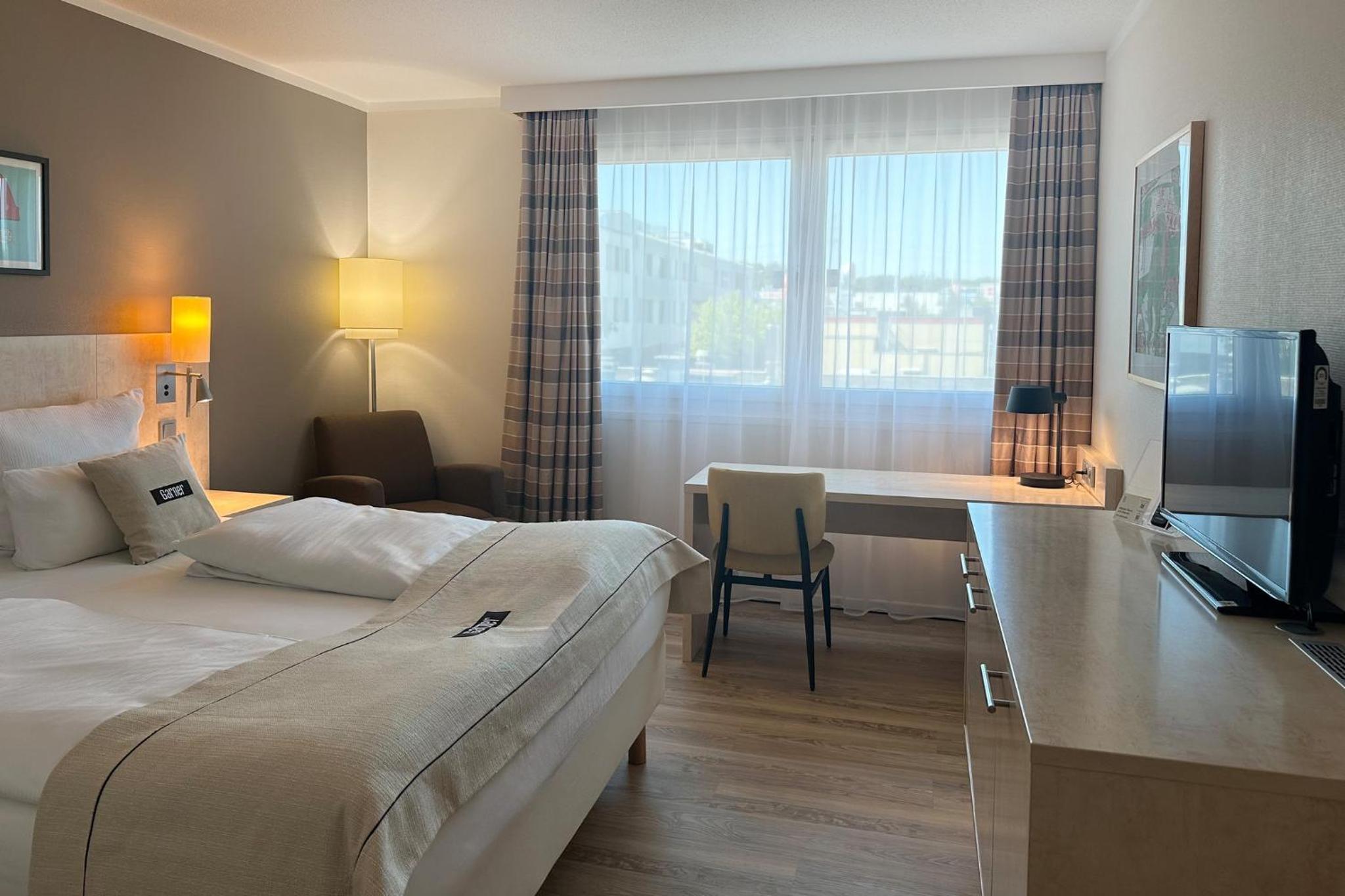 Standard King Room - Photo 7