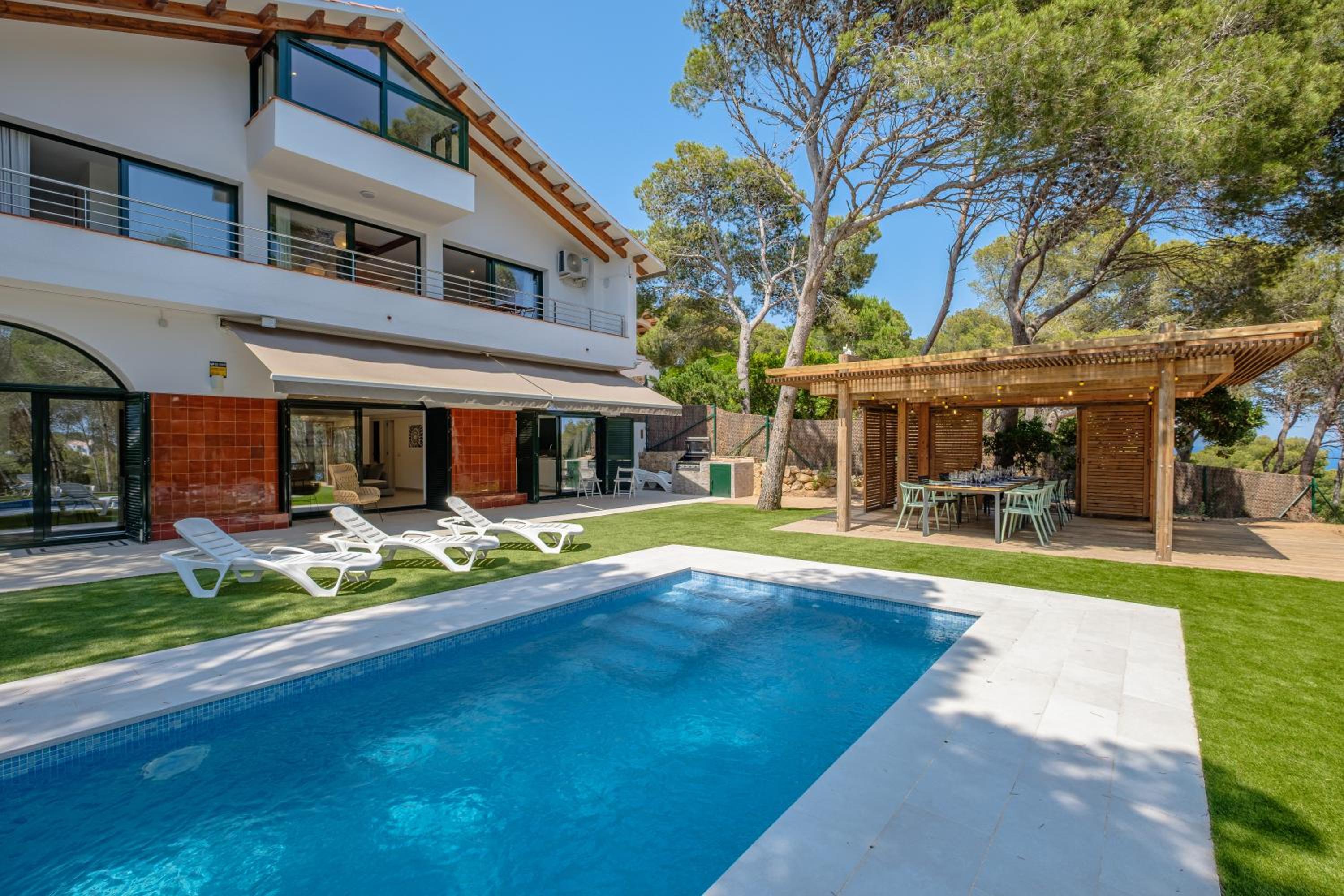 Four-Bedroom Deluxe Home - Oceanfront