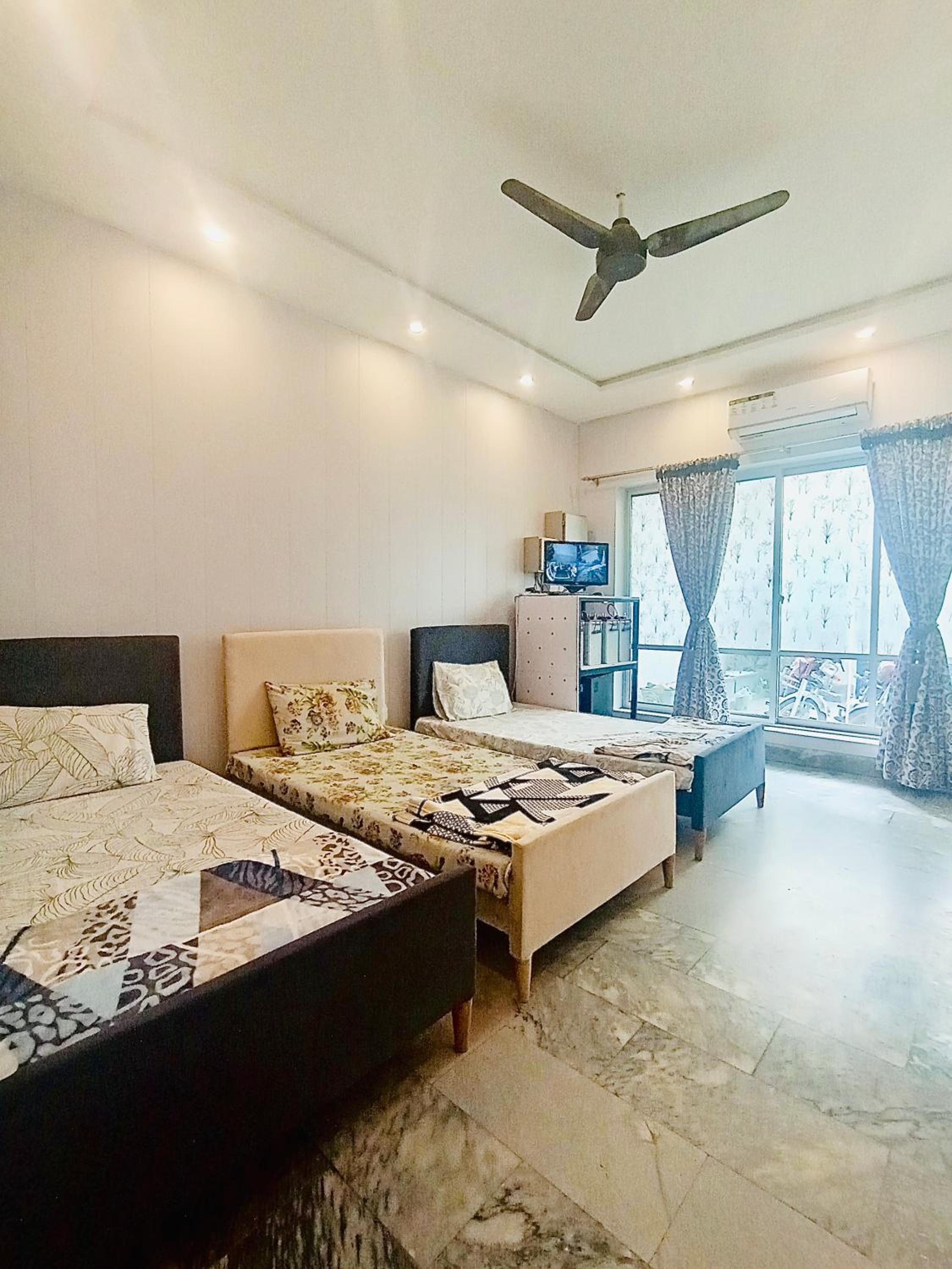Economy Triple Room photo 1