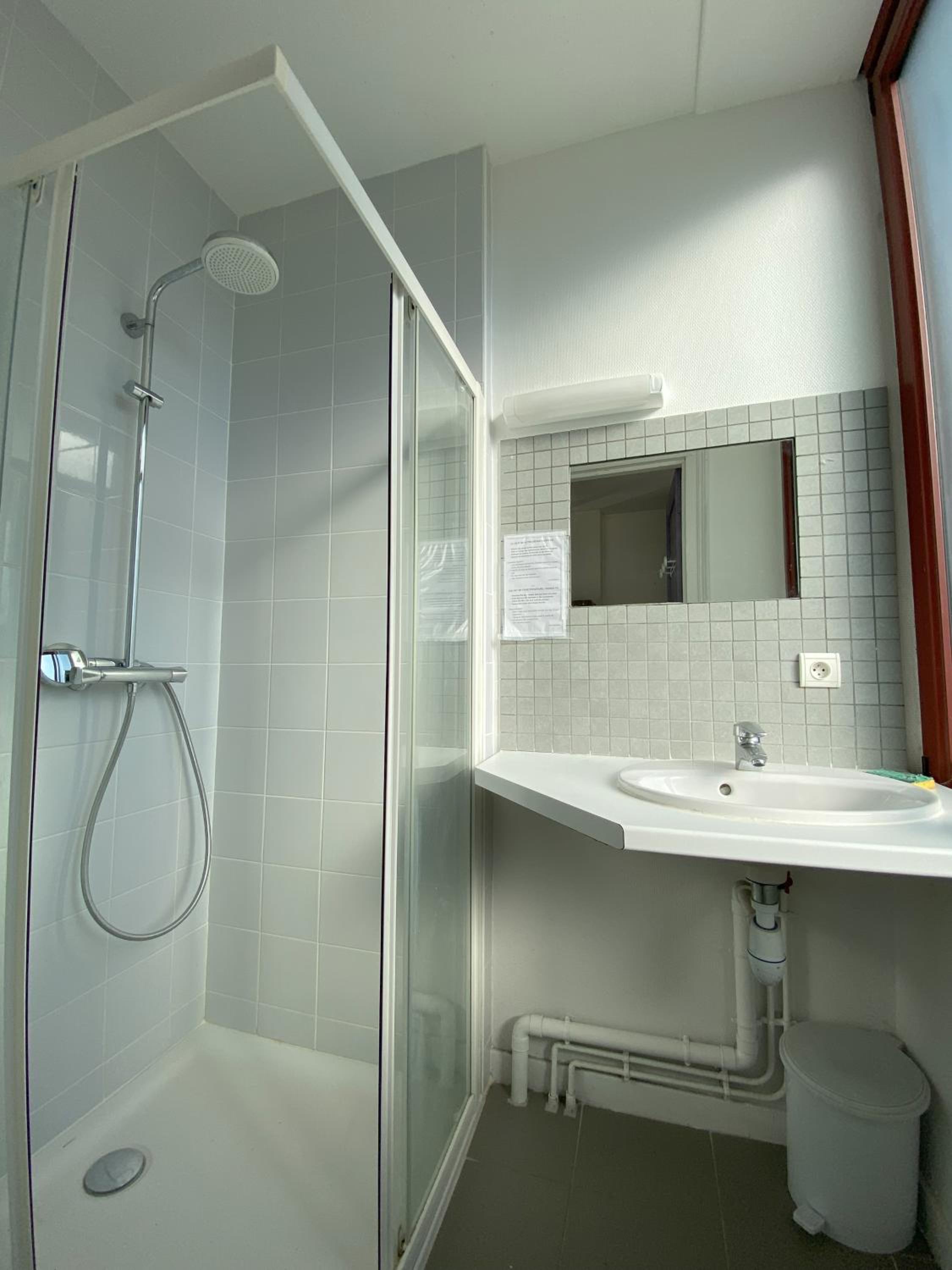 Single Bed in 6-Bed Dormitory Room photo 3