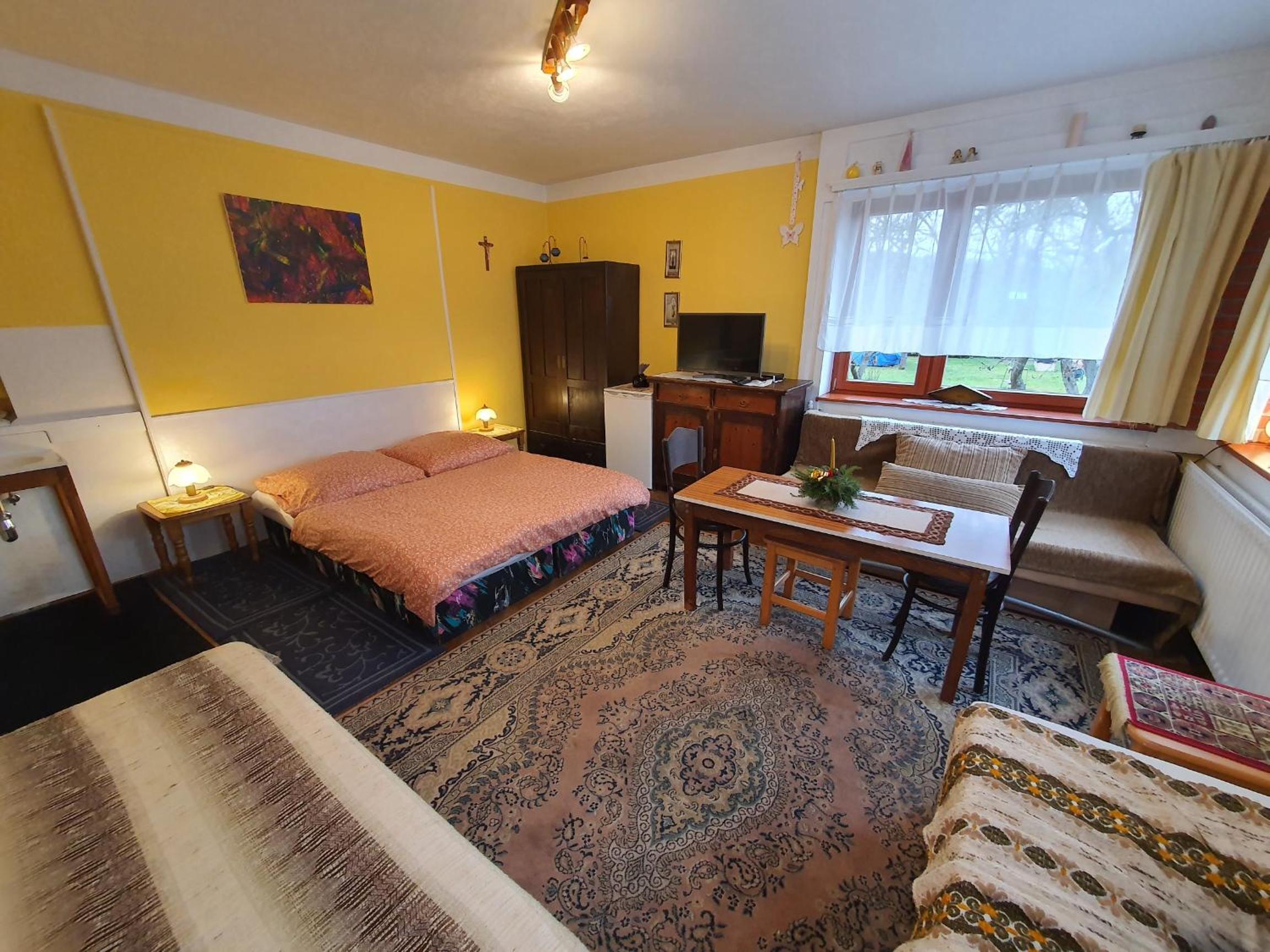 Quadruple Room with Shared Bathroom photo 3