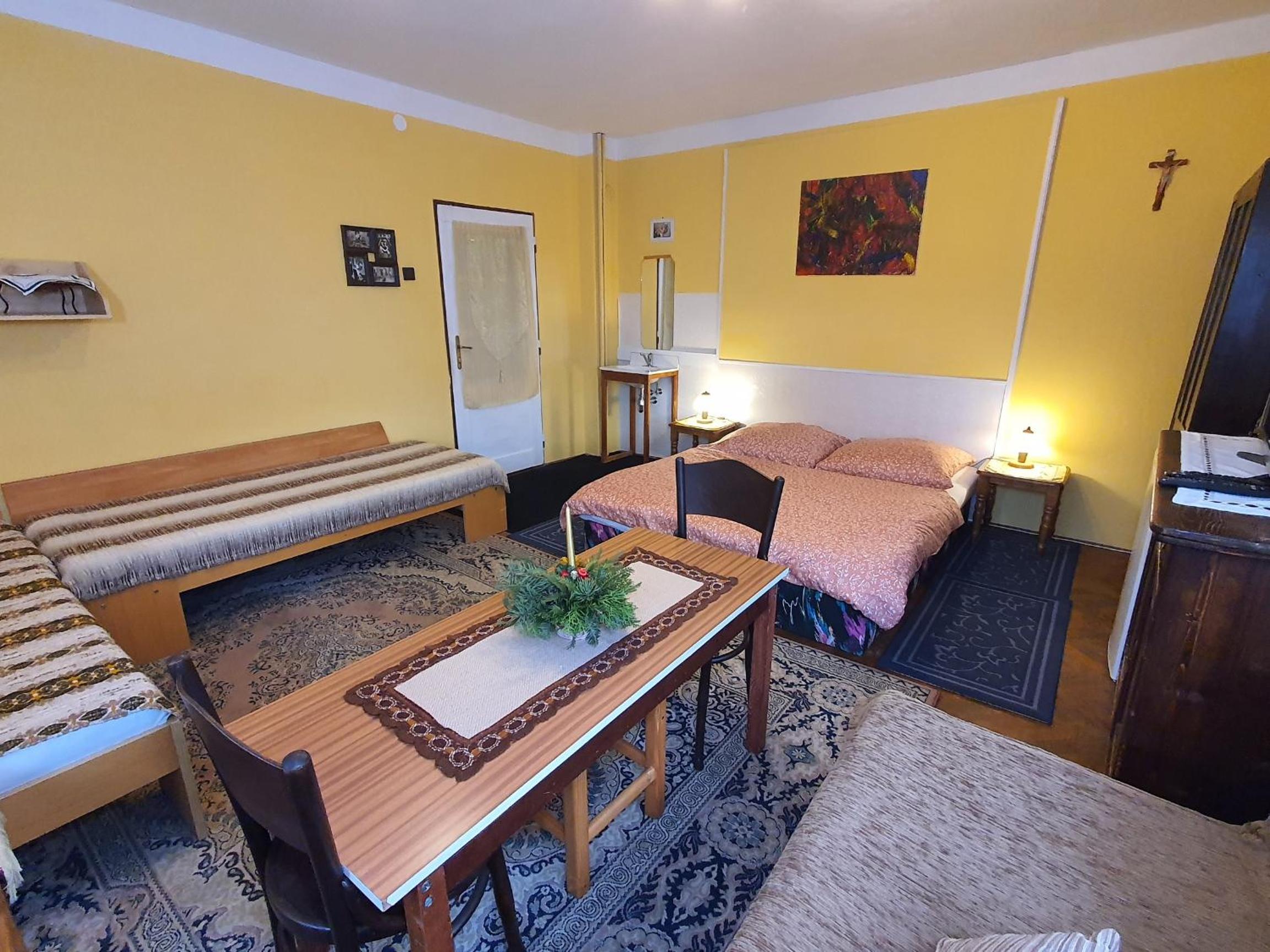Quadruple Room with Shared Bathroom photo 1