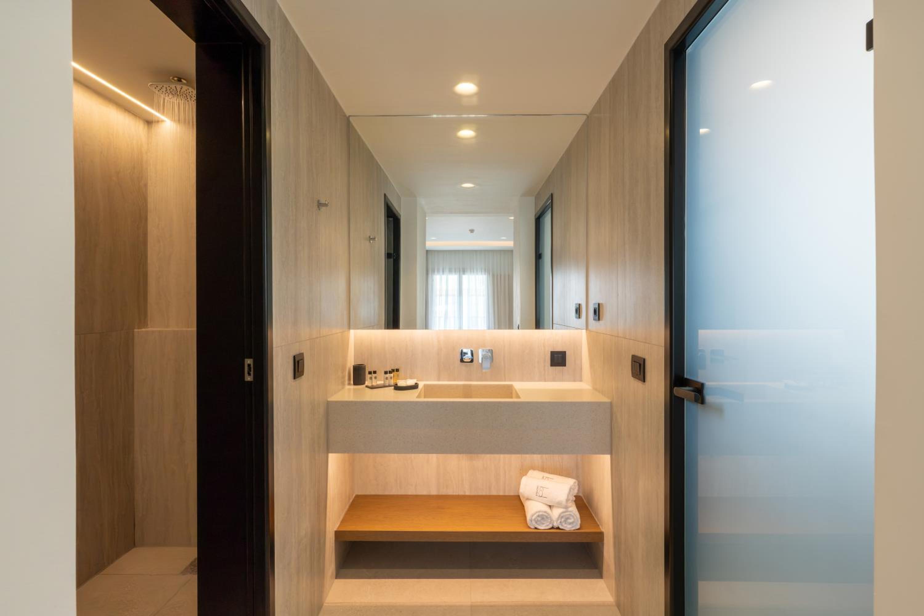 Deluxe Triple Room photo 2