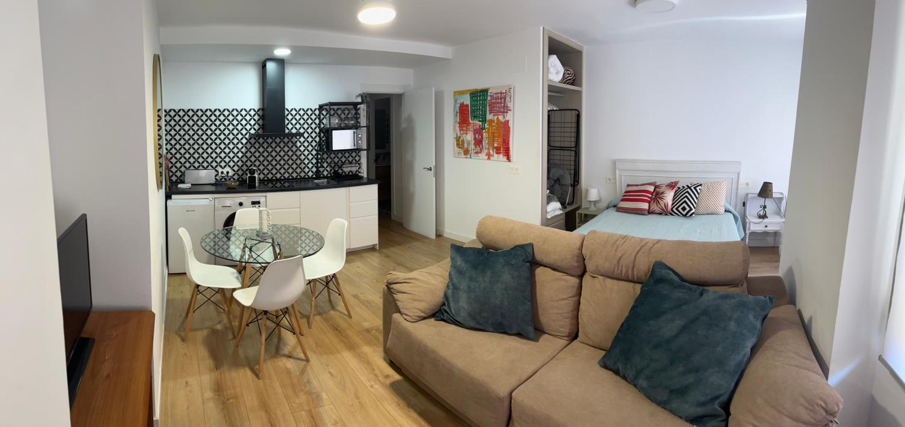 Deluxe Queen Studio