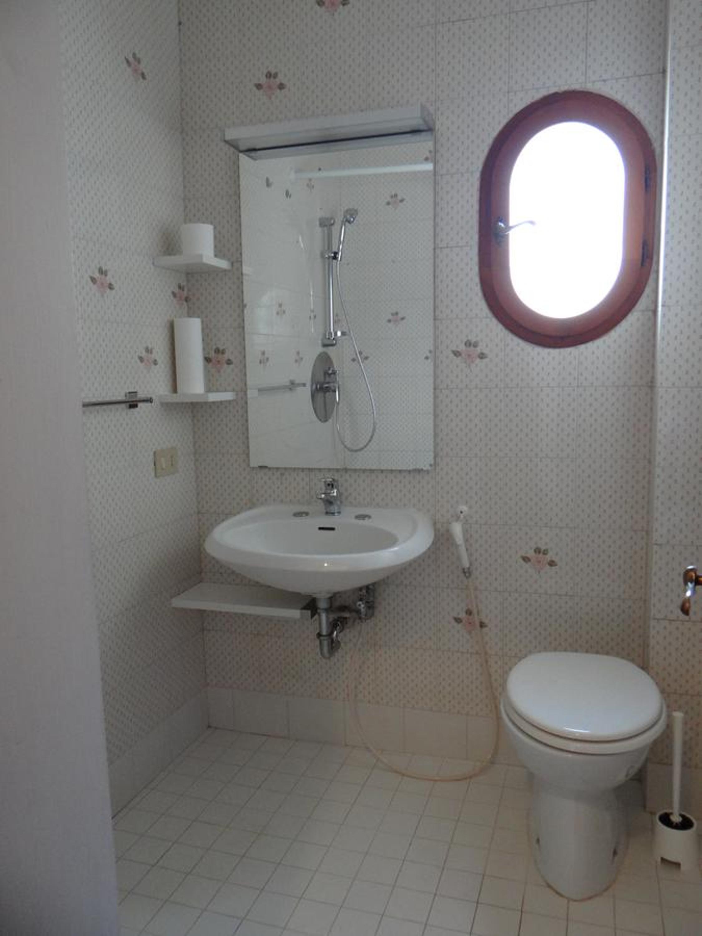 Apartment - Third Floor photo 2