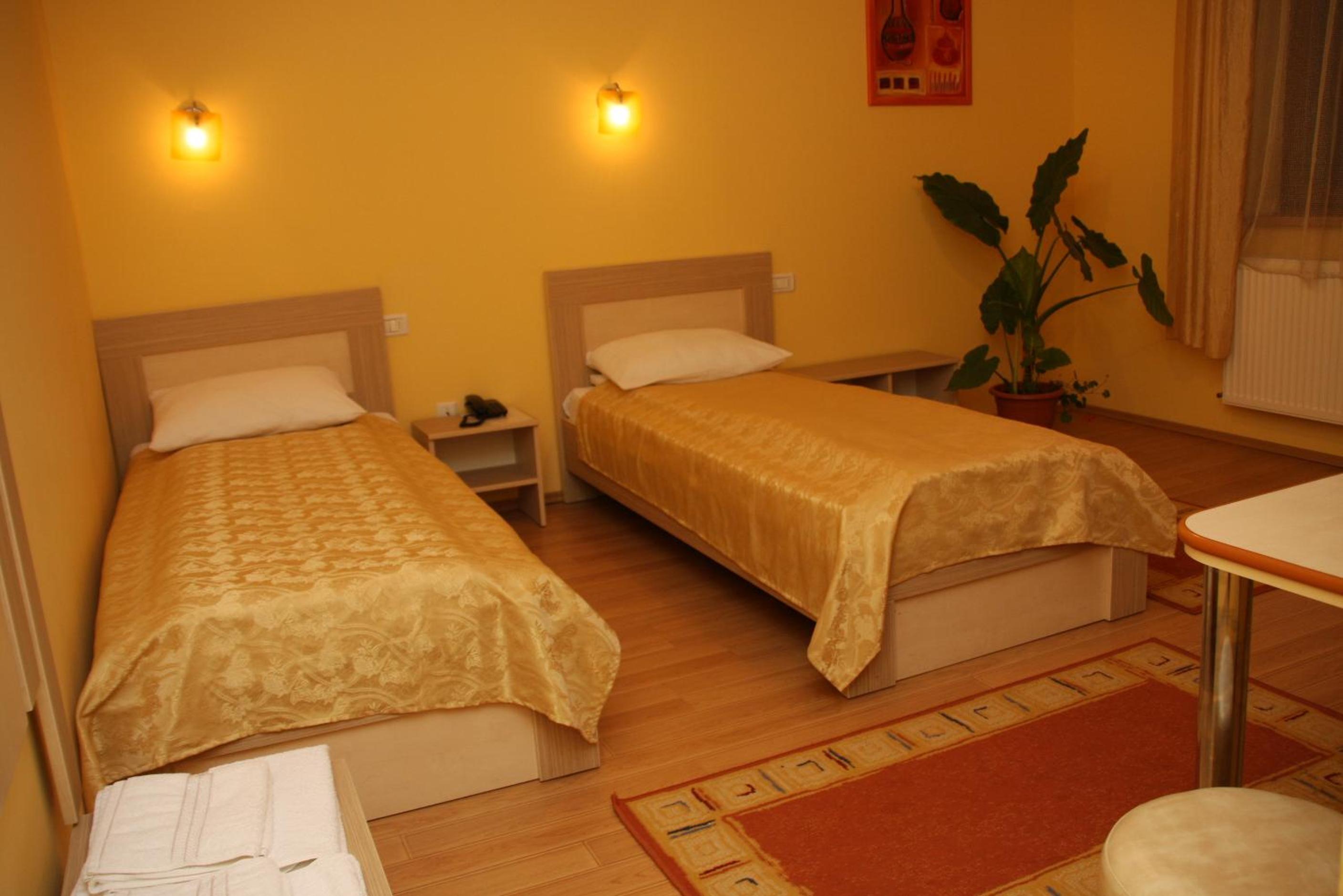 Twin Room - Photo 5