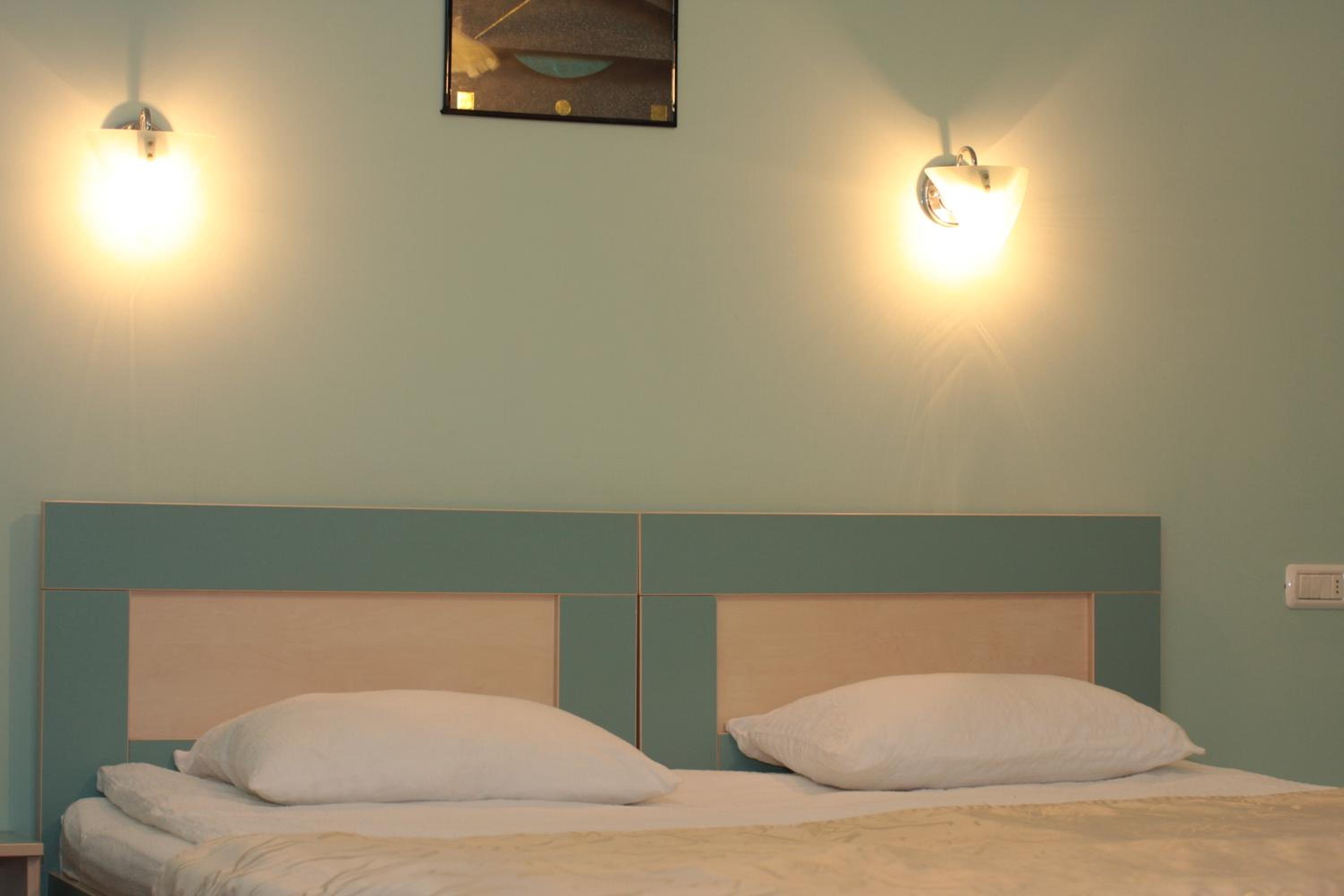 Double or Twin Room - Photo 5