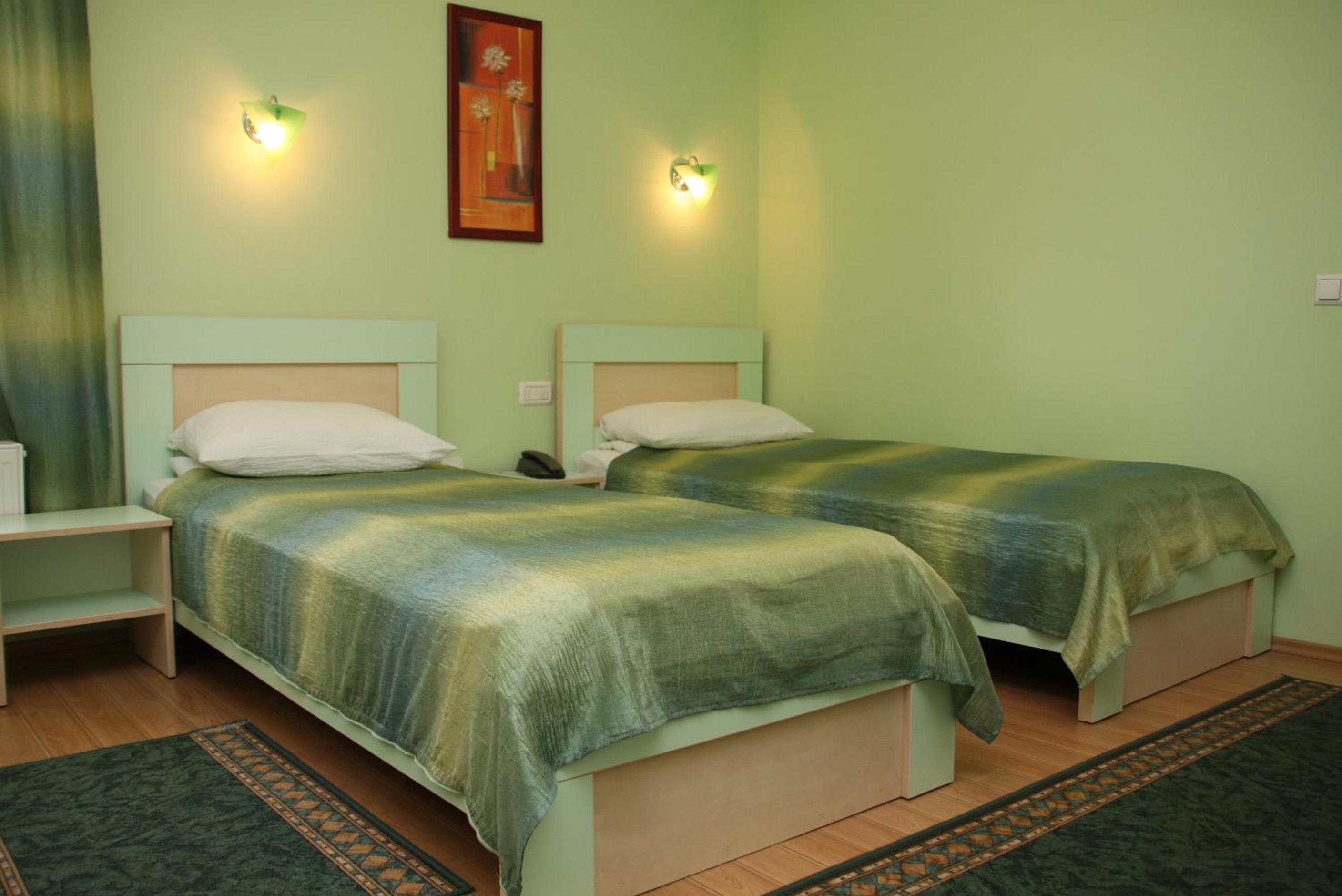 Twin Room - Photo 3