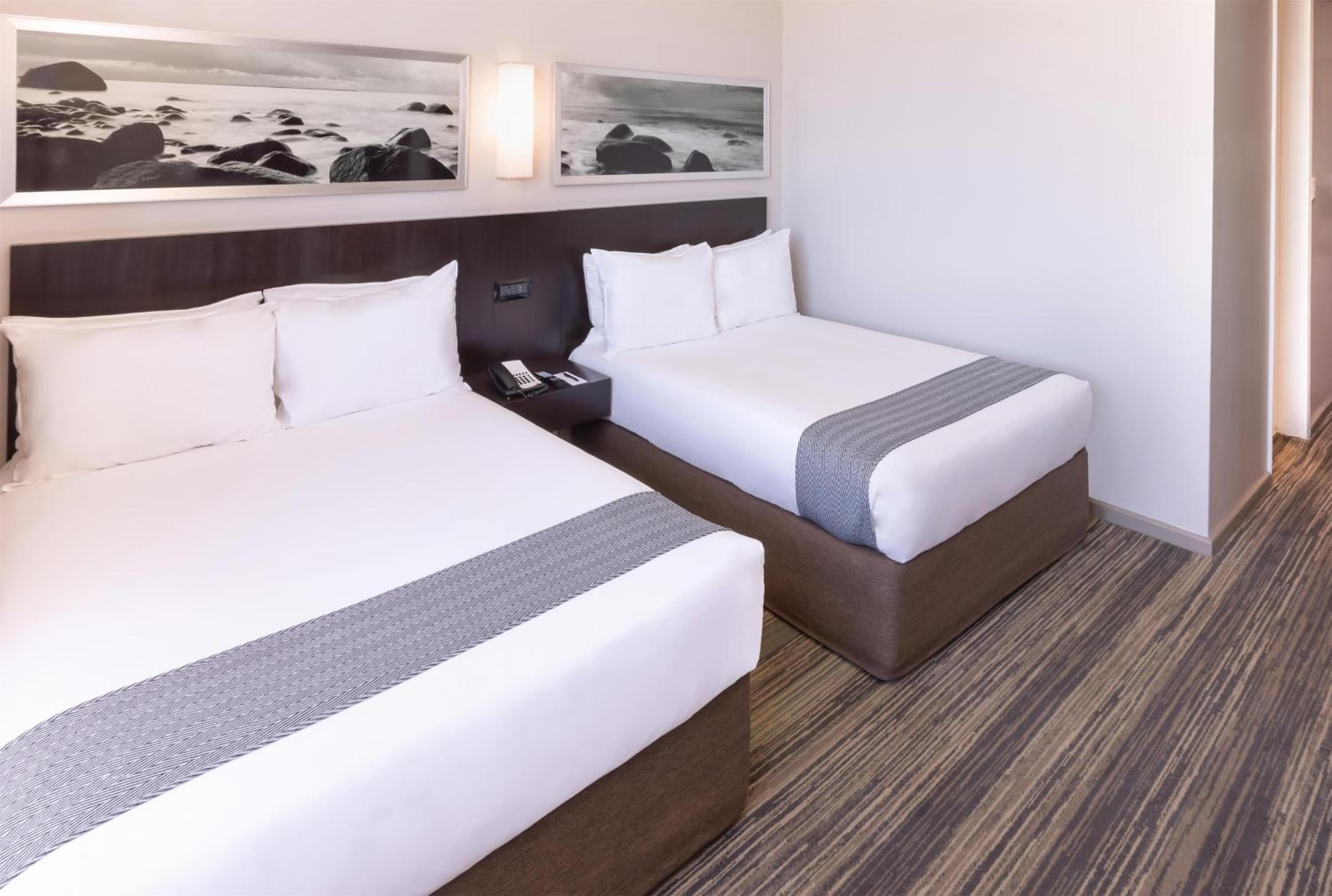 Superior Room with Two Double Beds - Non-Smoking photo 2