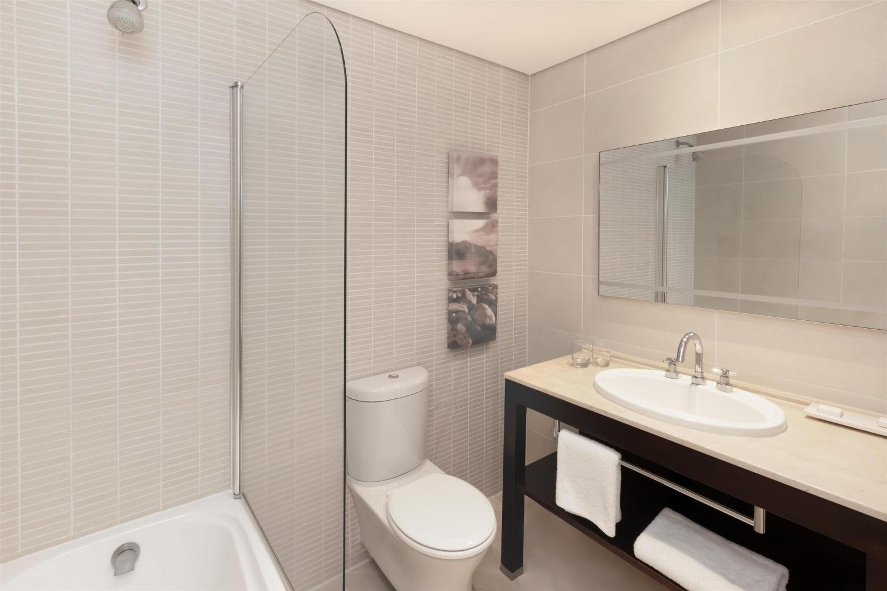 Standard King Room – Smoking photo 3