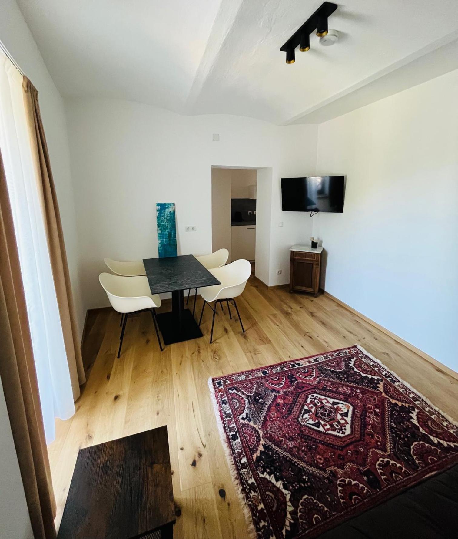 Apartment (no elevator/no pets permitted) photo 2