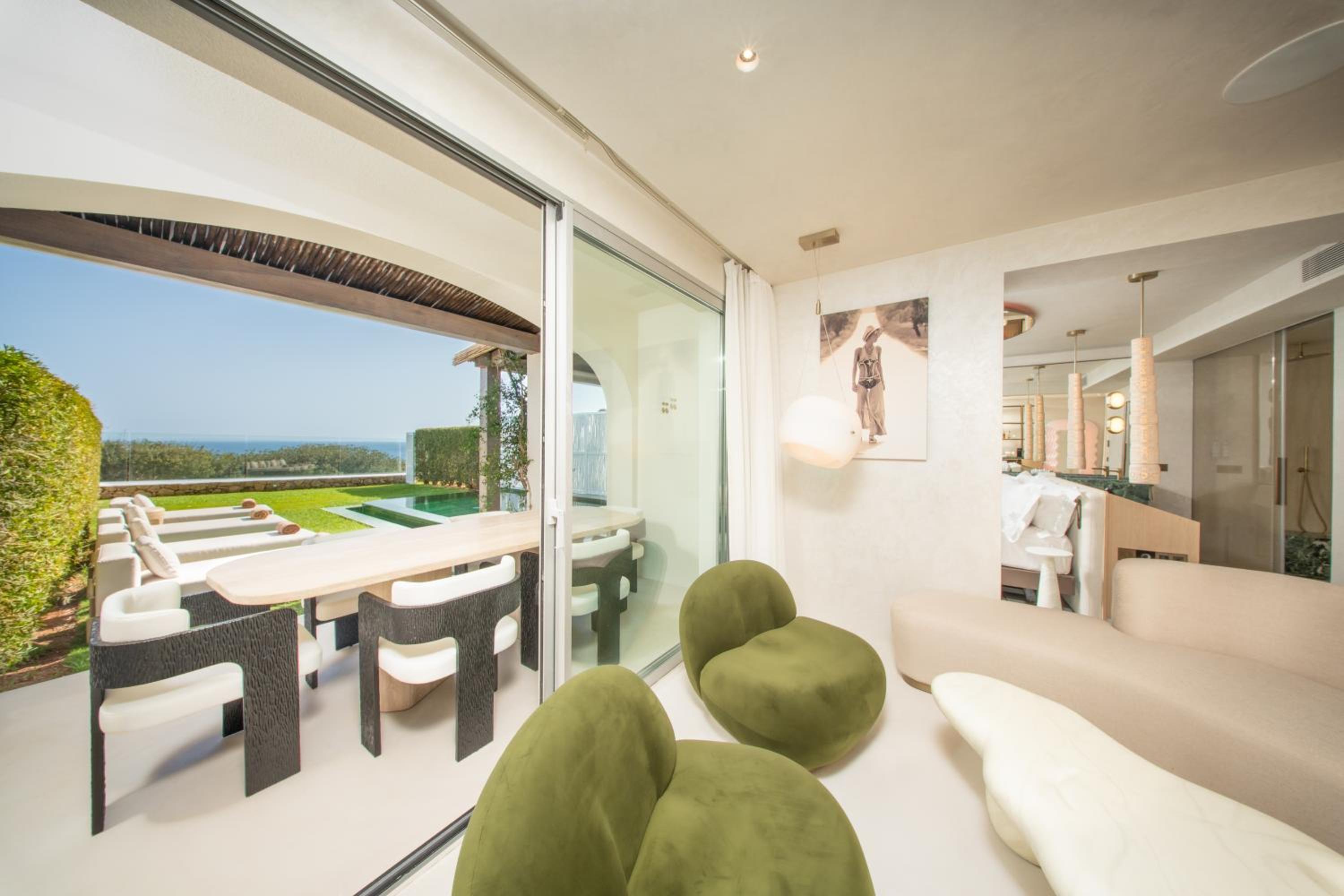Cherry Vista Suite with Private Pool- Entrance to Pacha Club Included photo 3