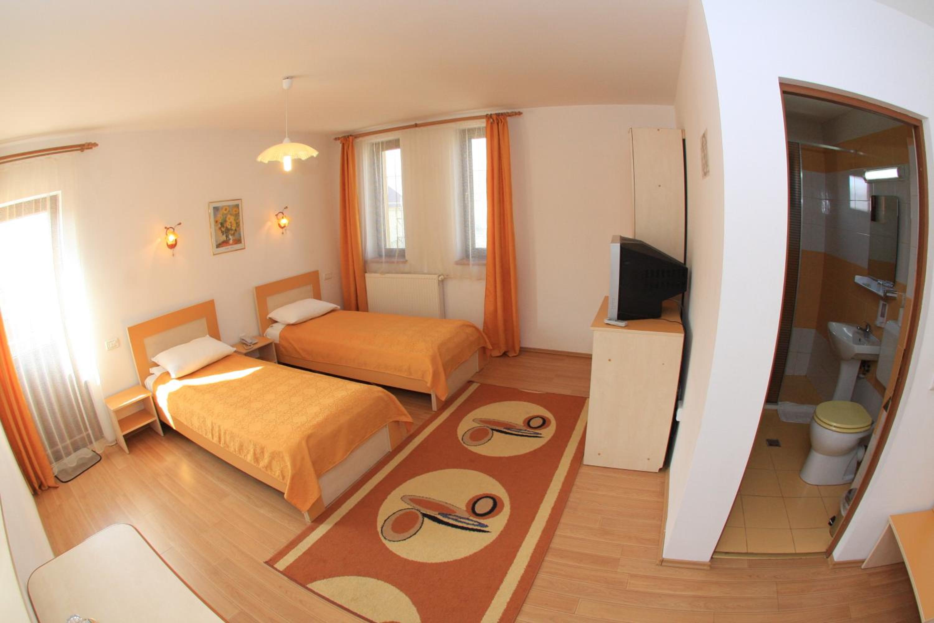 Twin Room - Photo 1
