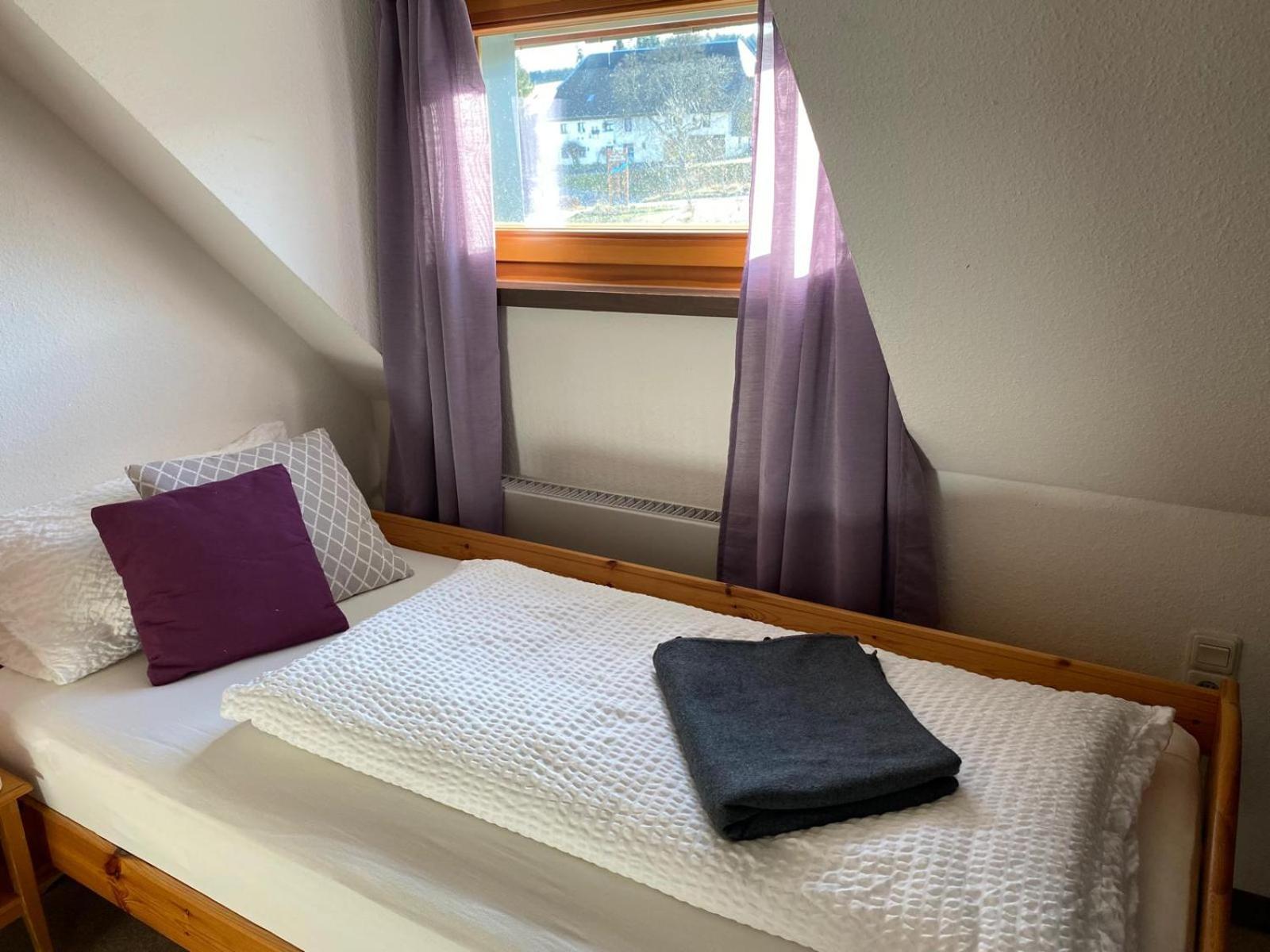 Small Single Room photo 3