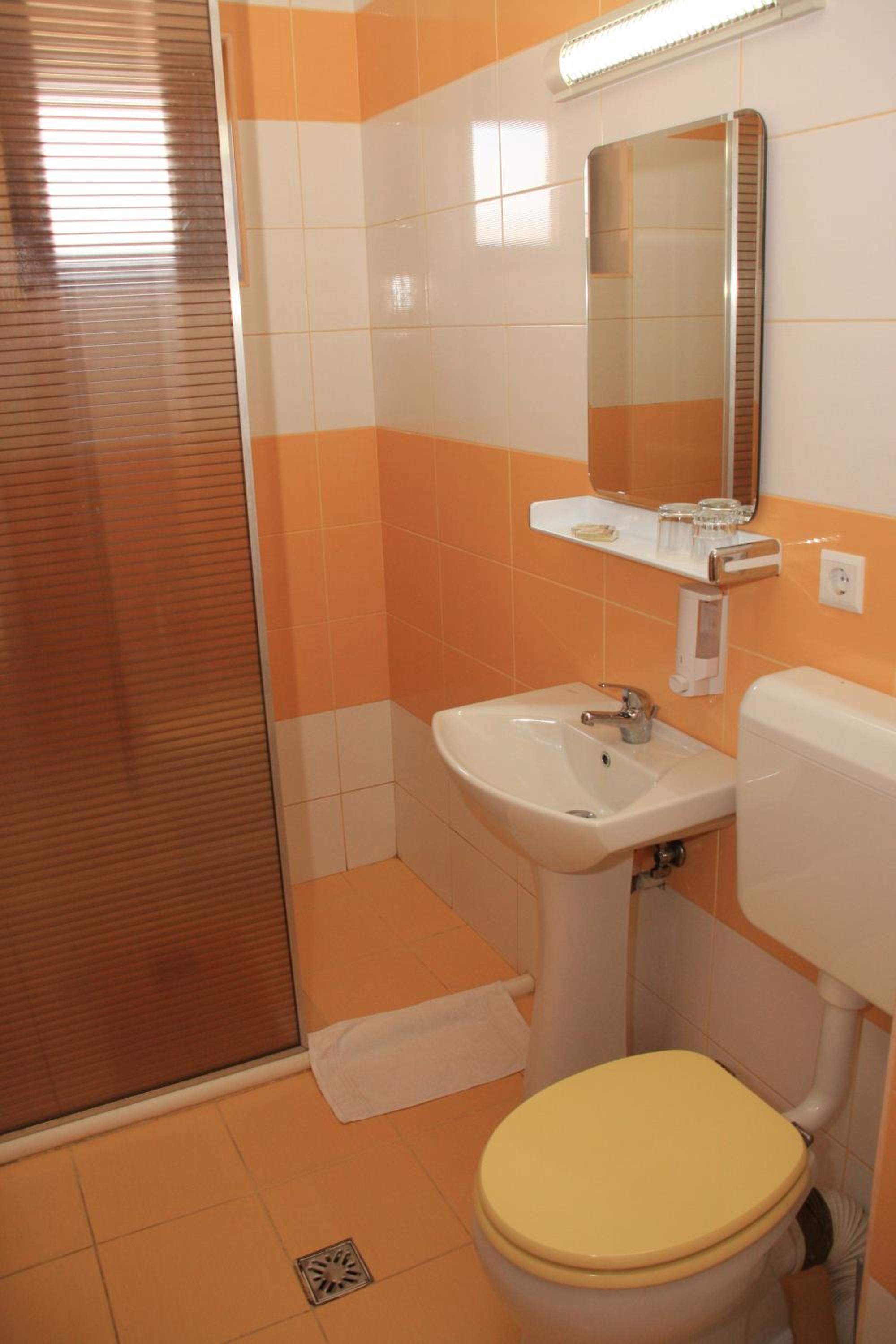 Twin Room - Photo 4
