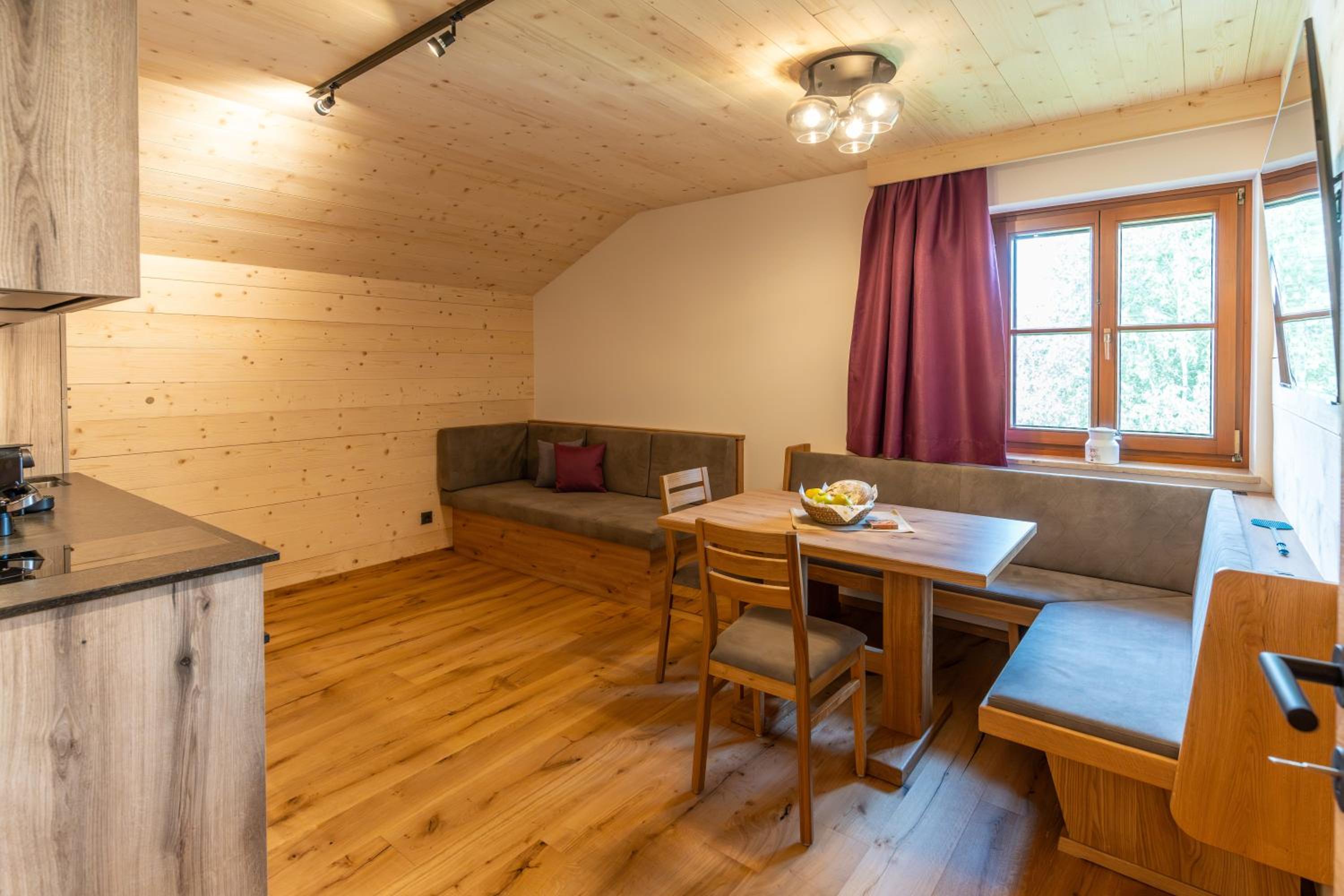 One-Bedroom Apartment - Non-Smoking photo 2